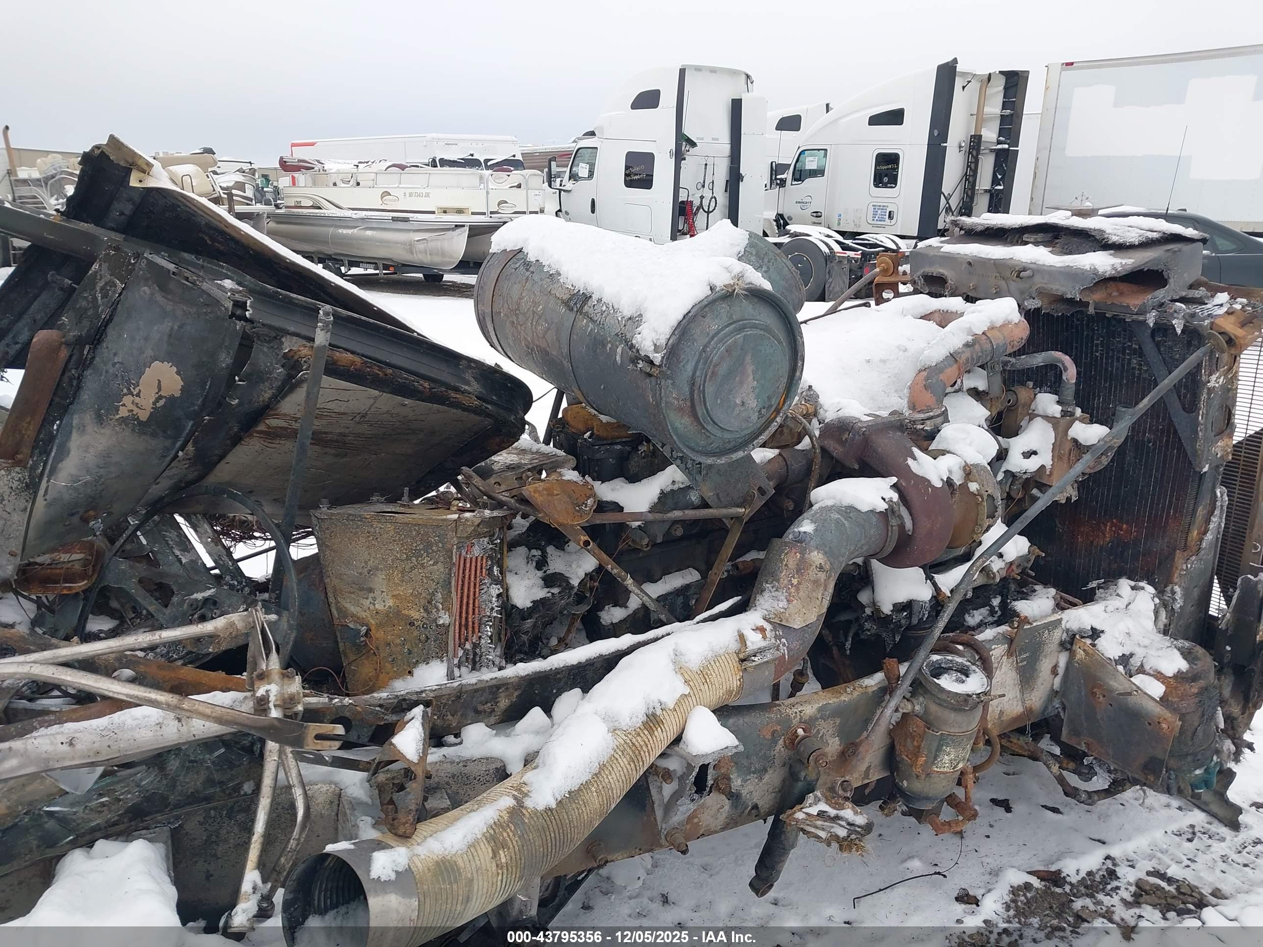 PETERBILT 377 image 5