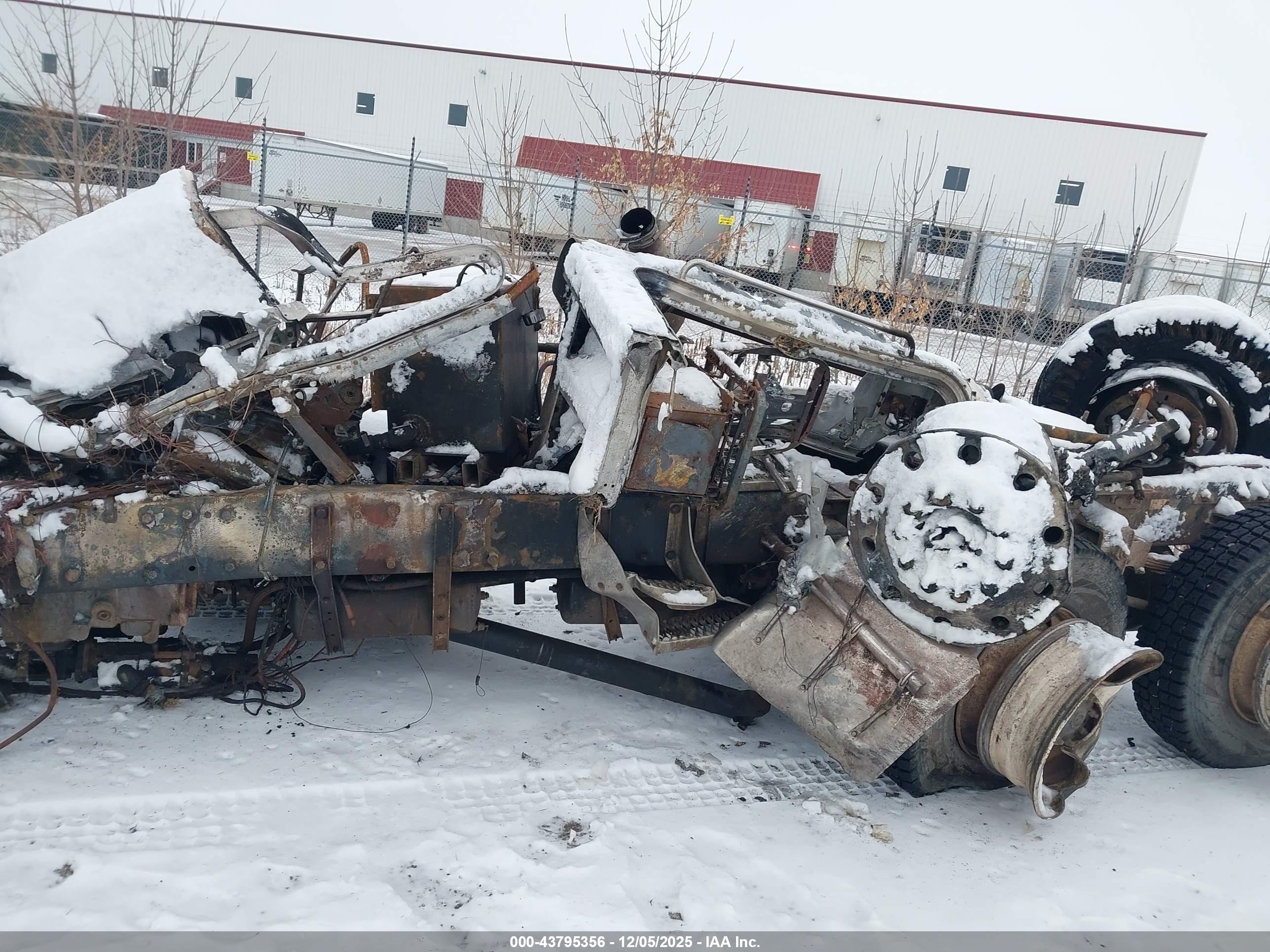 PETERBILT 377 image 7