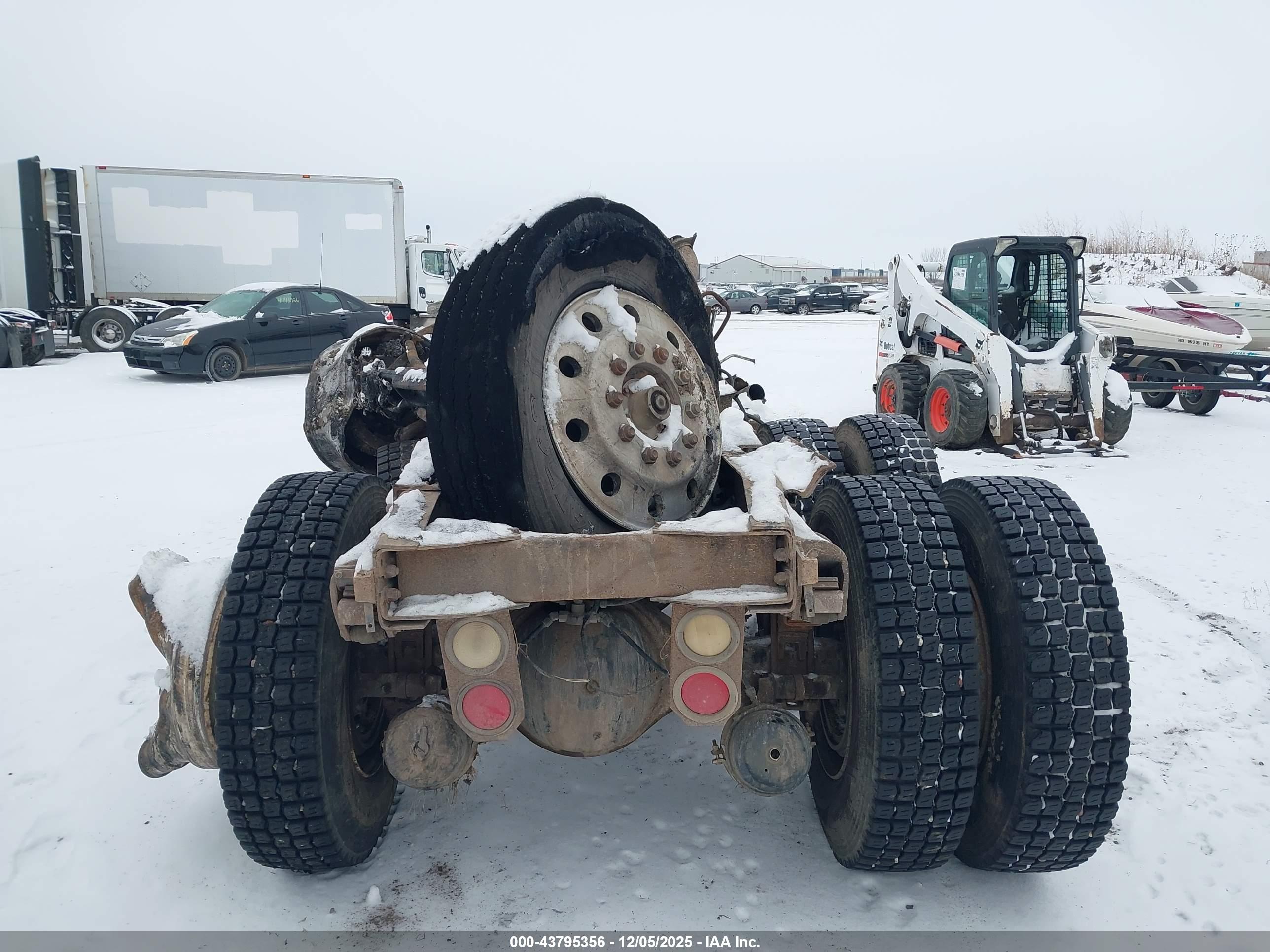 PETERBILT 377 image 8