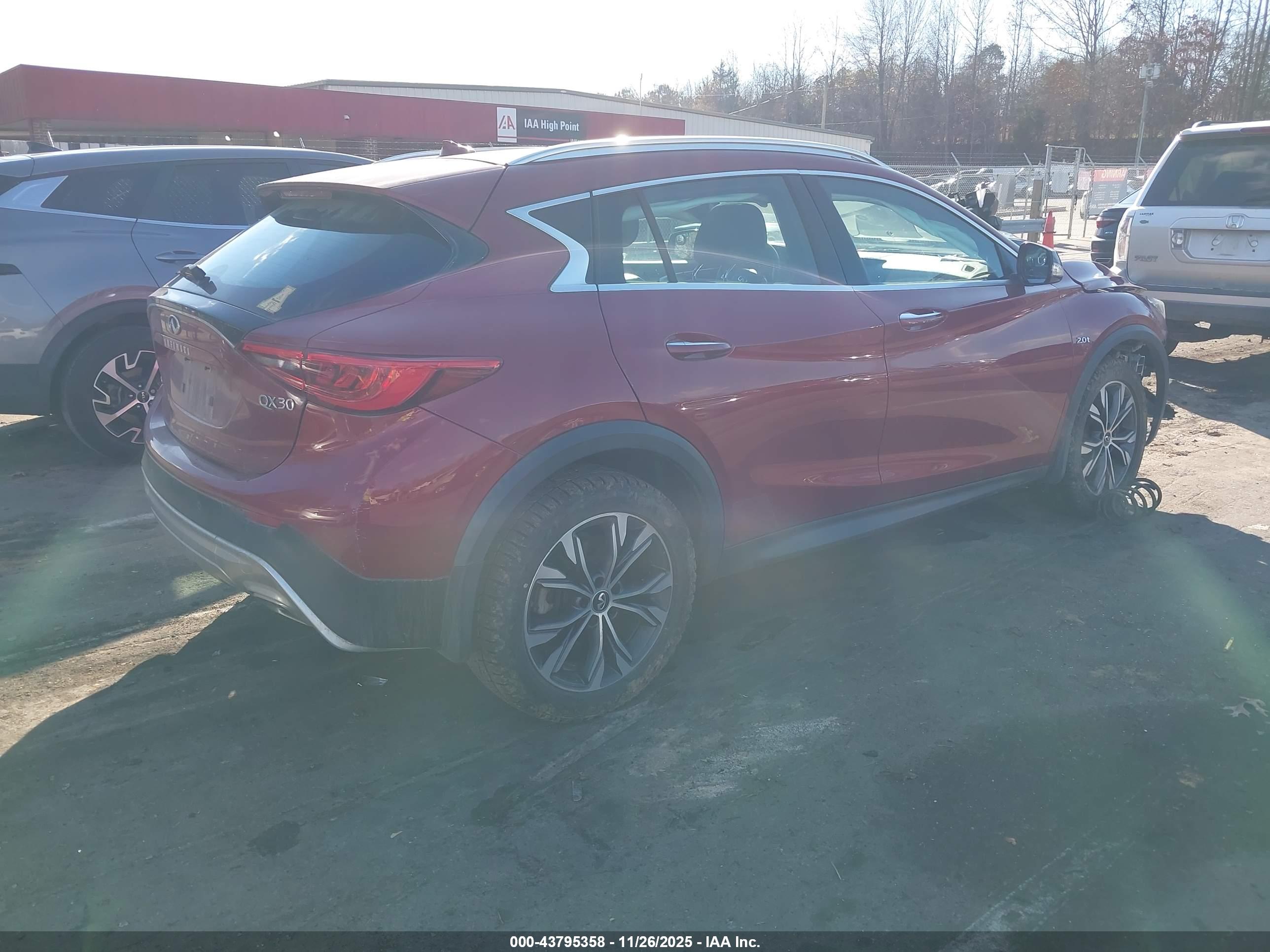 INFINITI QX30 image 4