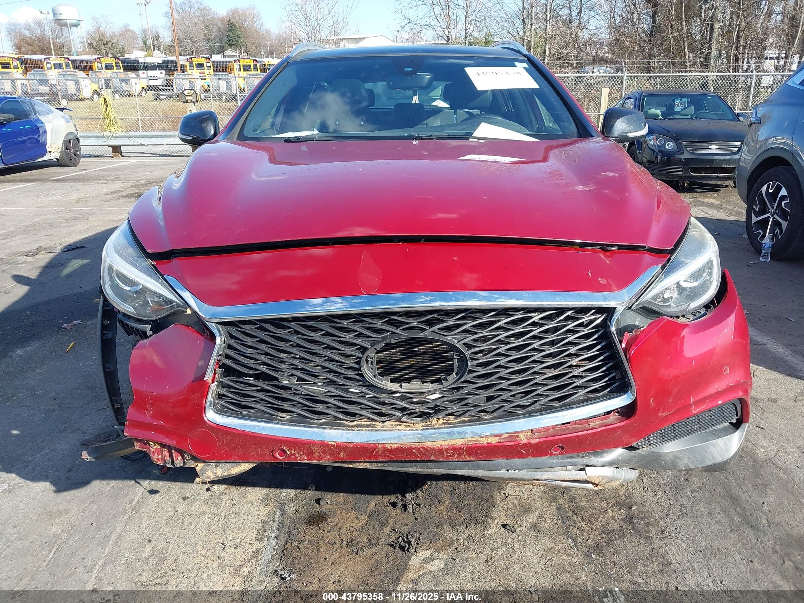 INFINITI QX30 image 6