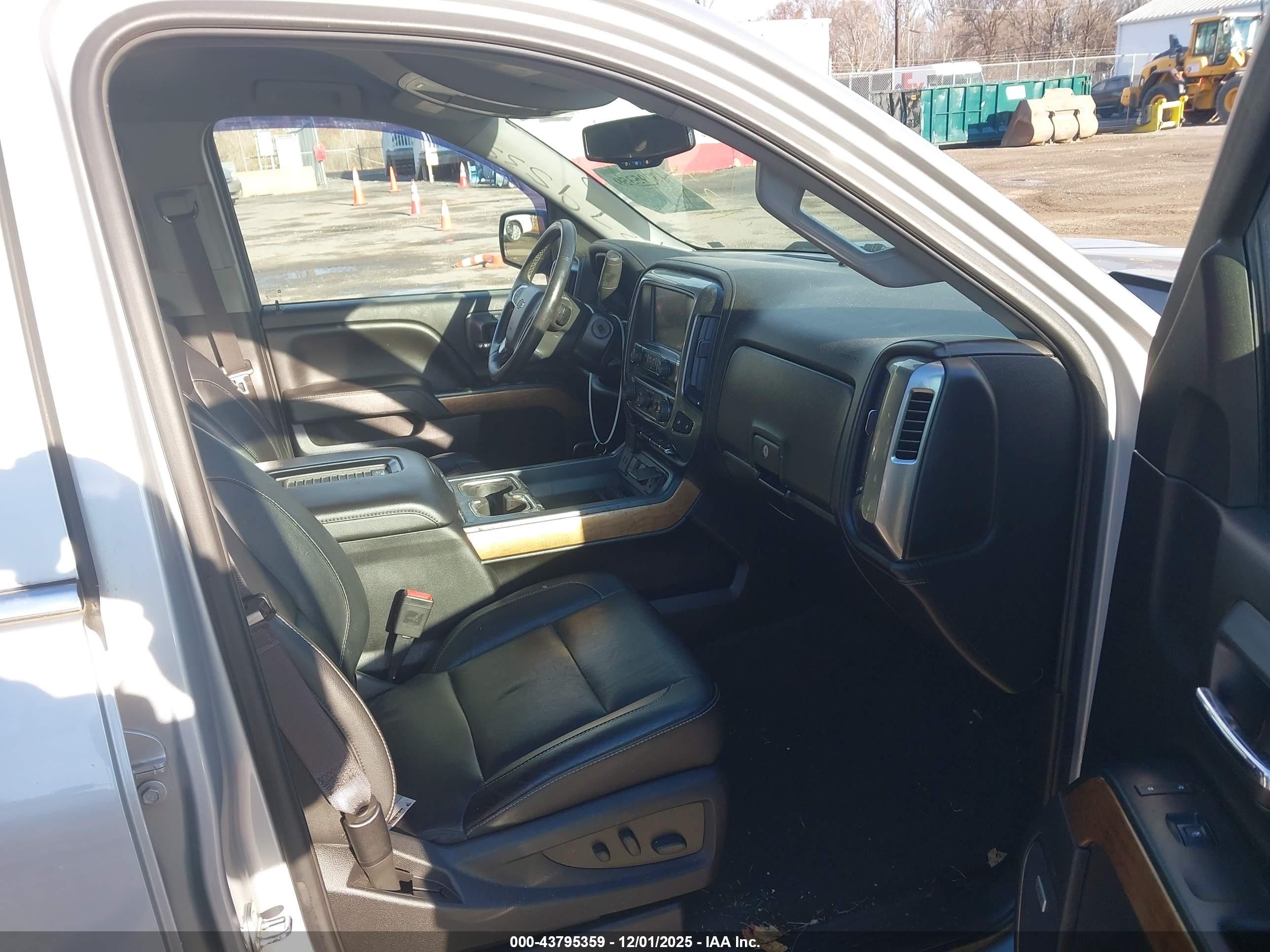 CHEVROLET SILVERADO image 5