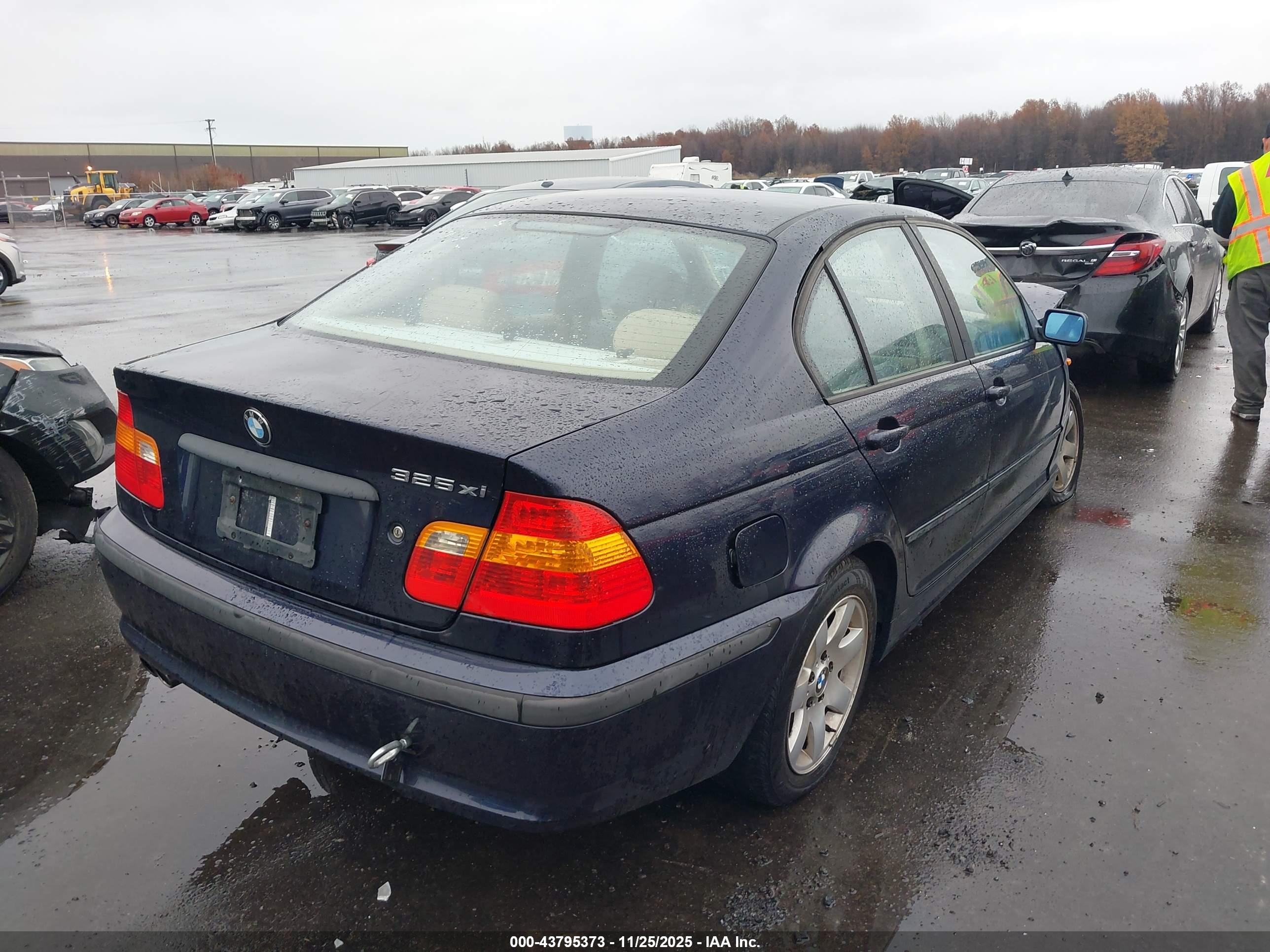 BMW 325XI image 4