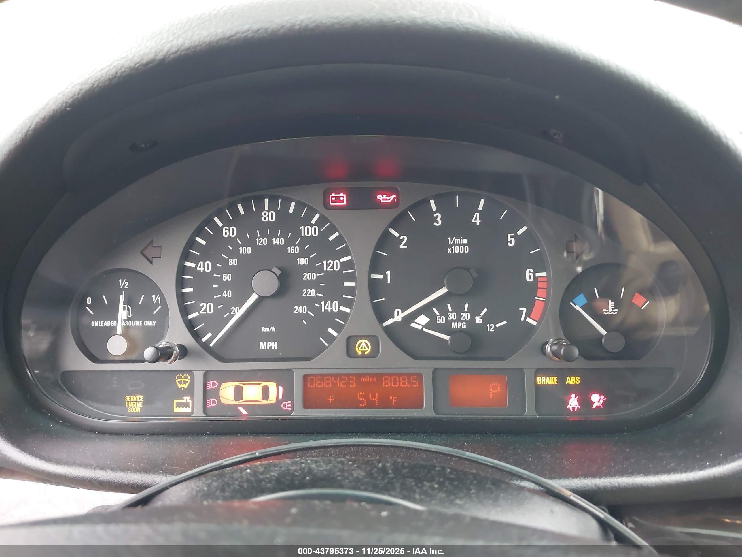 BMW 325XI image 7