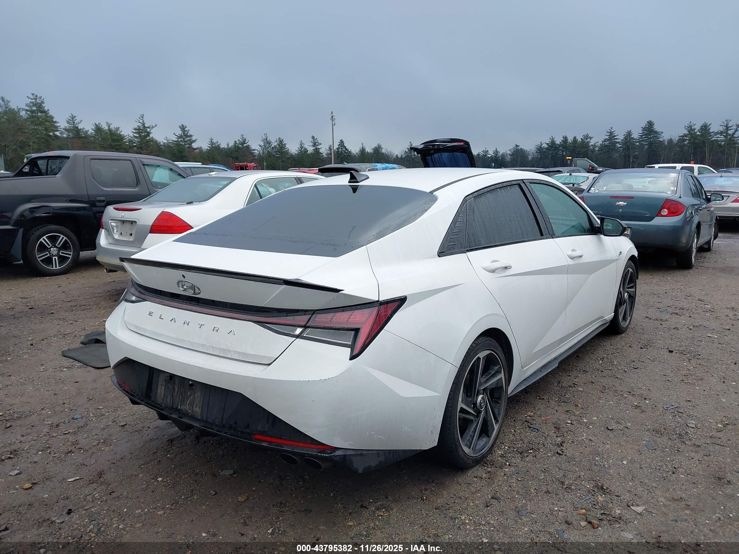HYUNDAI ELANTRA image 4