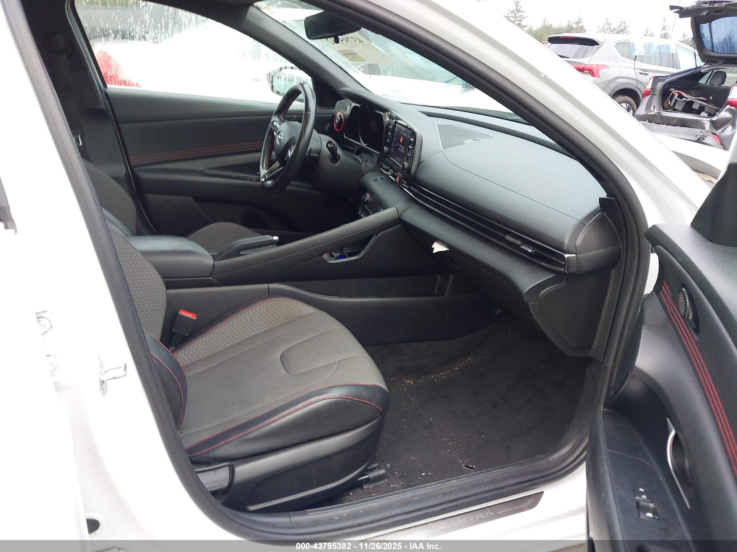 HYUNDAI ELANTRA image 5