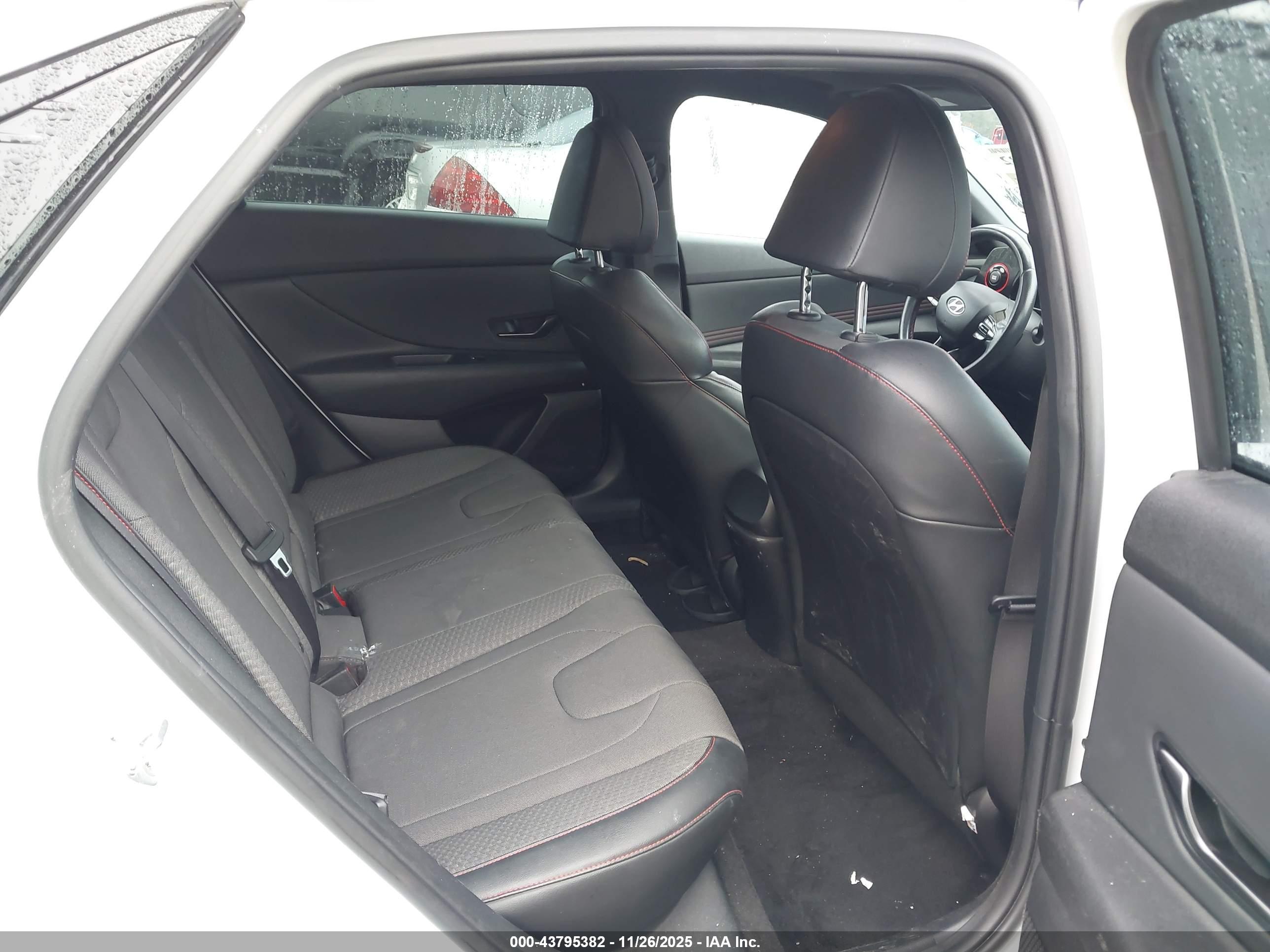 HYUNDAI ELANTRA image 8