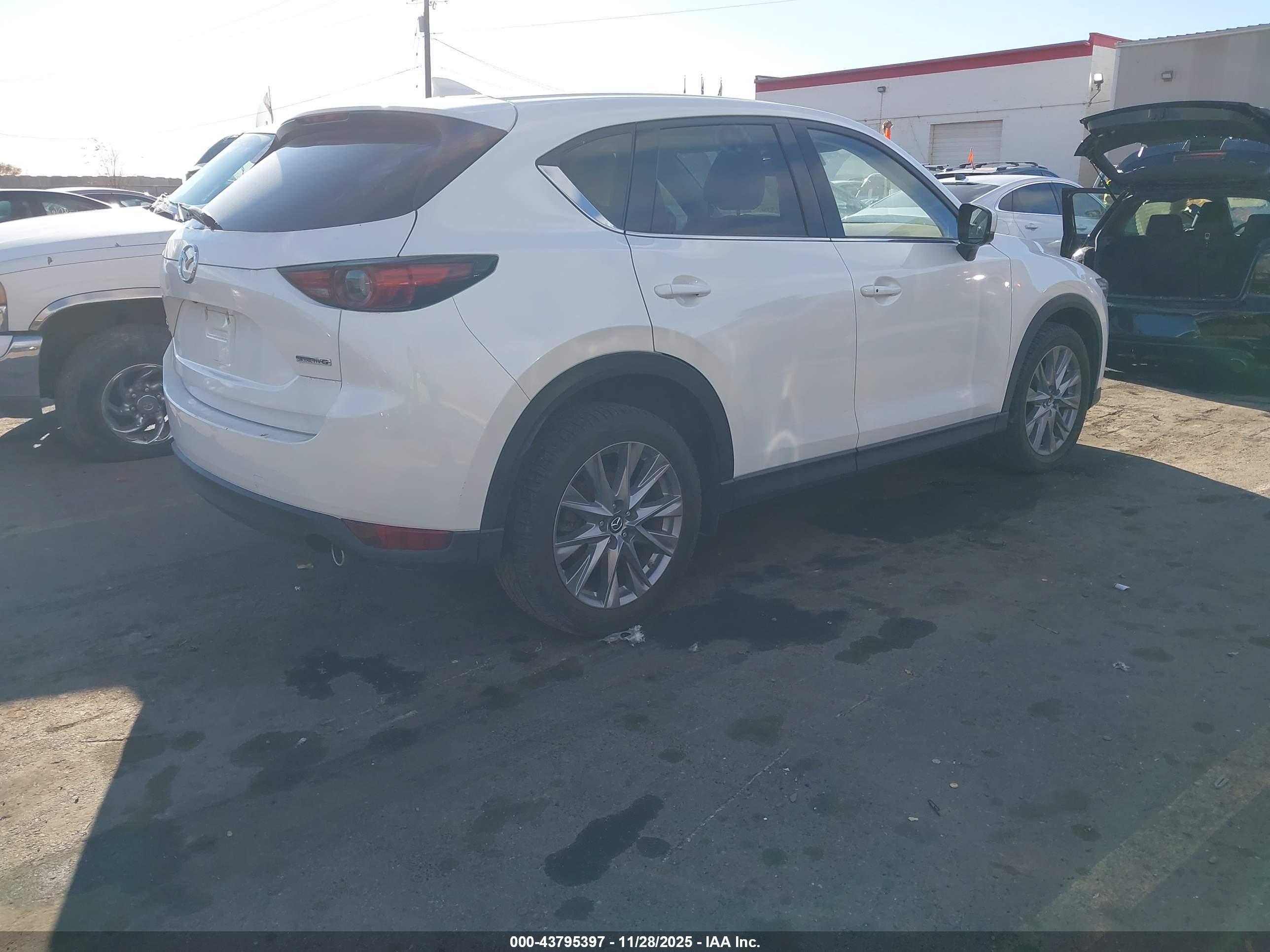 MAZDA CX-5 image 4