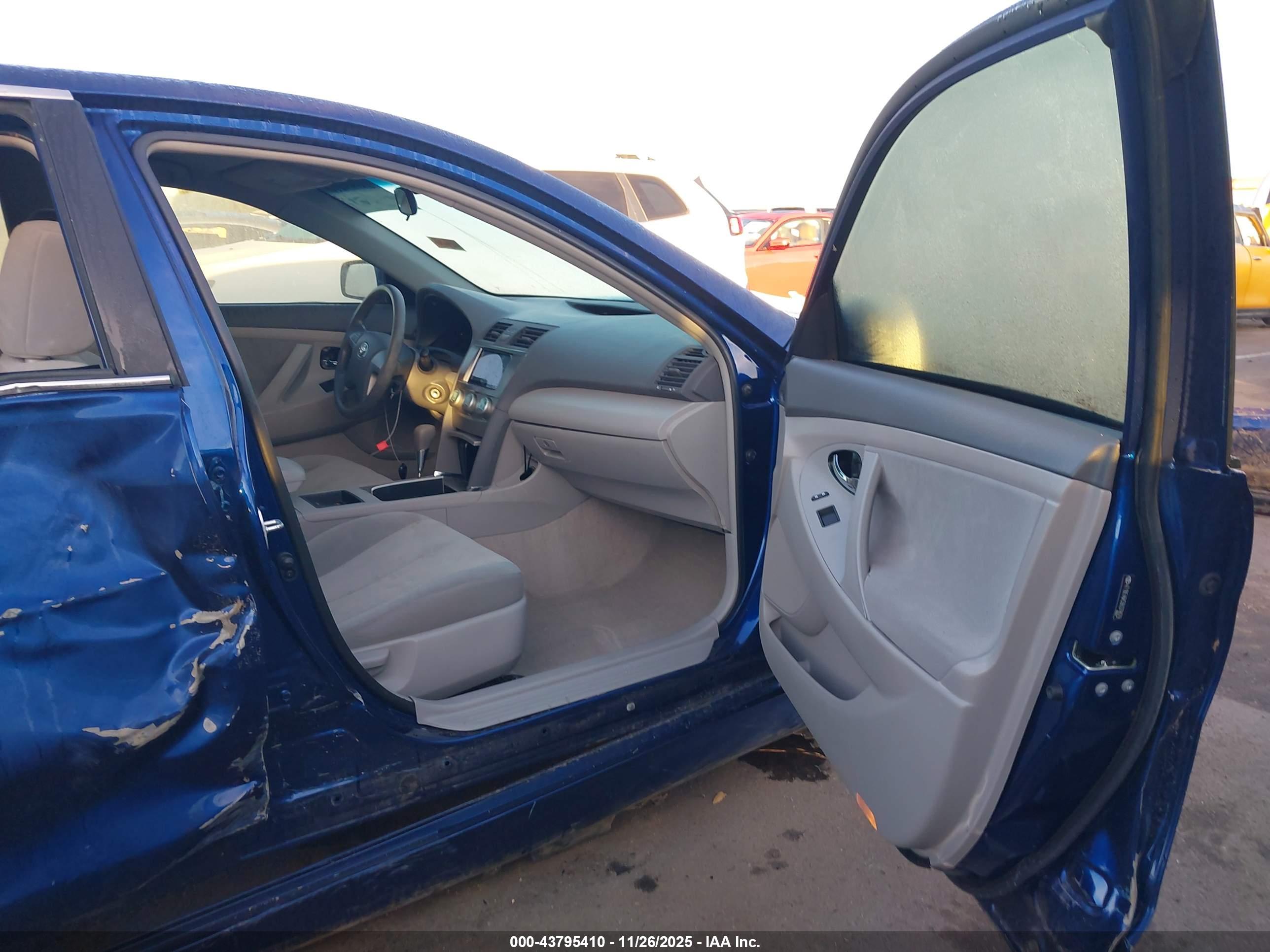 TOYOTA CAMRY image 5
