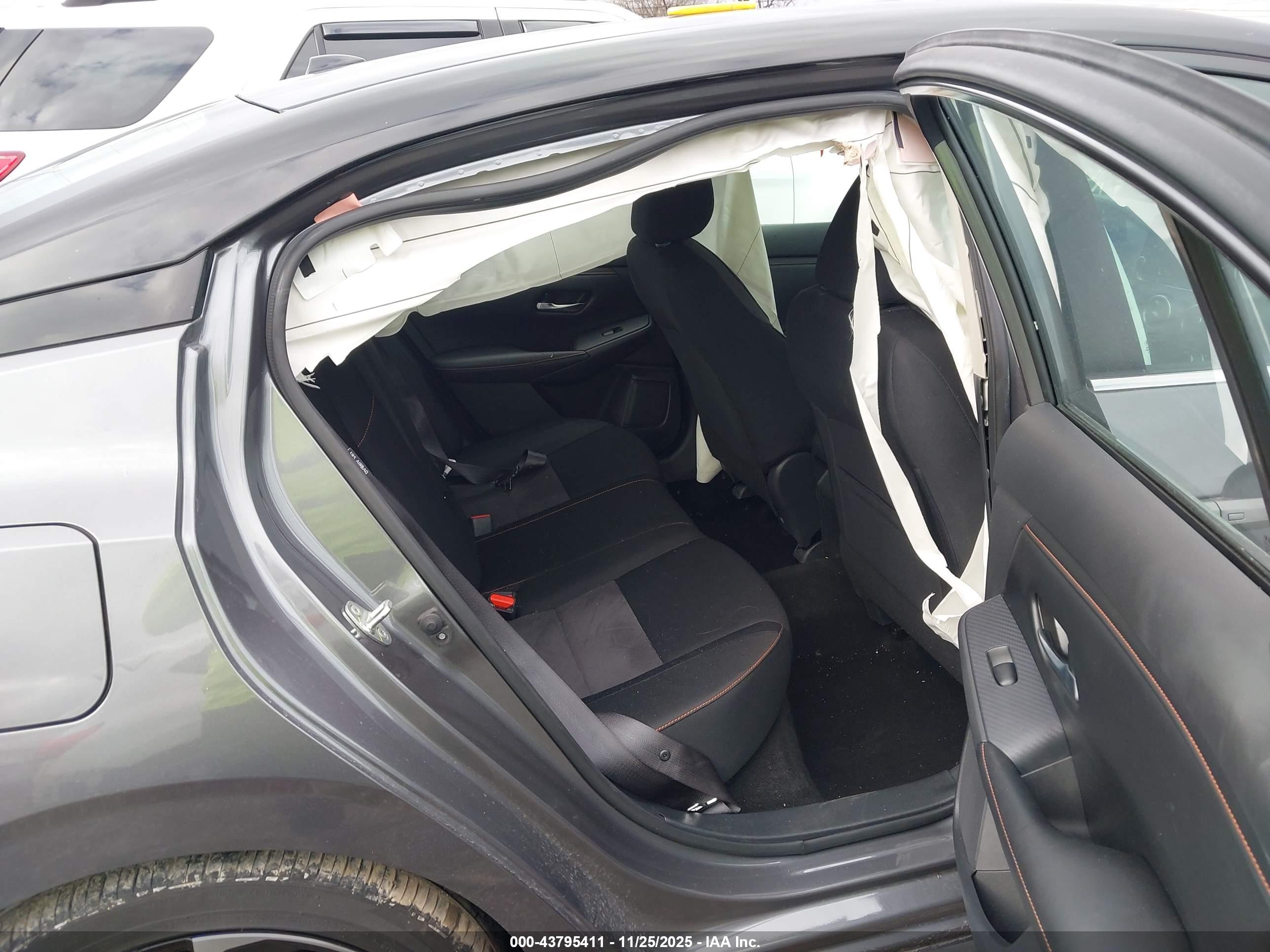 NISSAN SENTRA image 8
