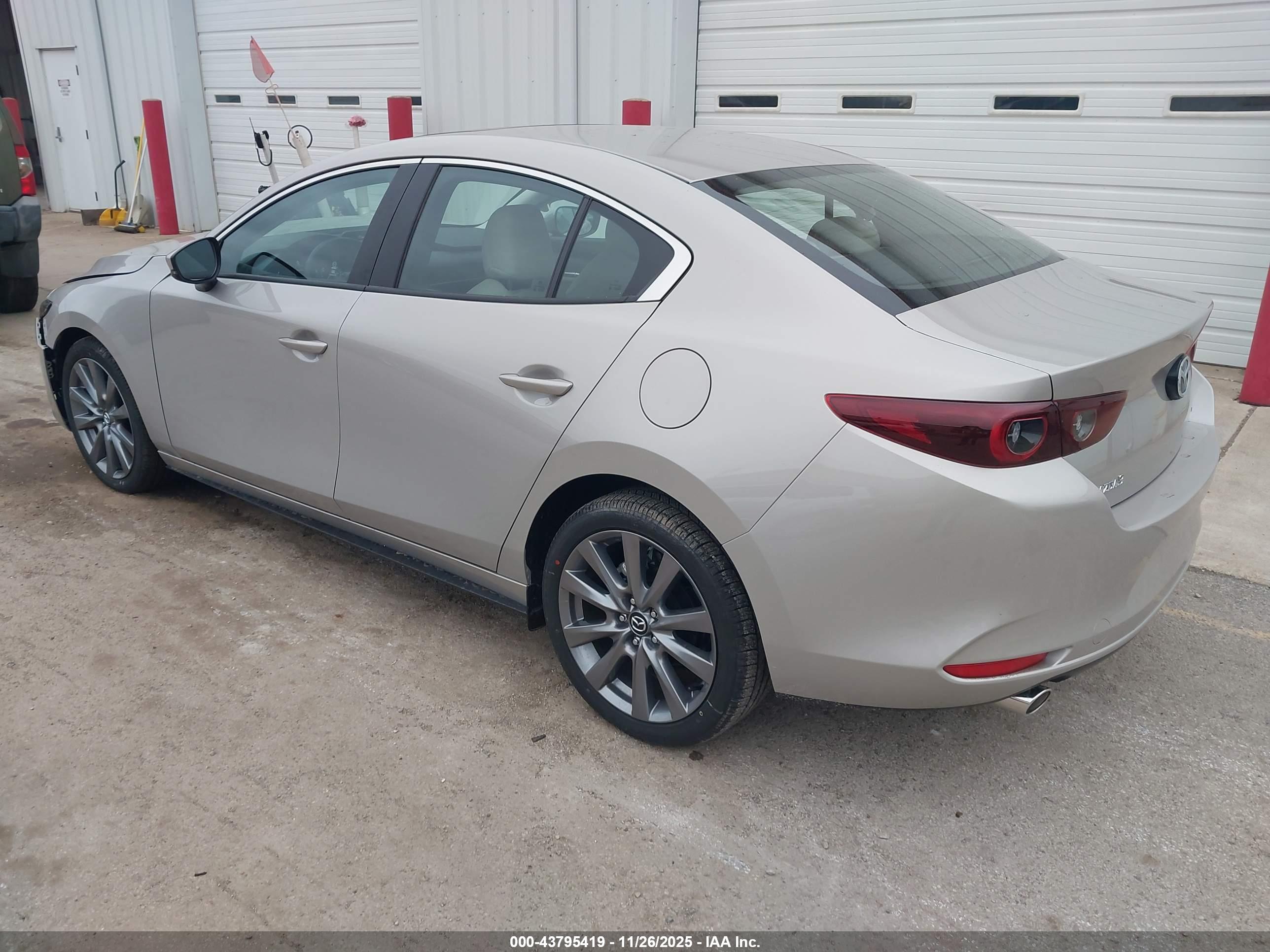 MAZDA MAZDA3 image 3