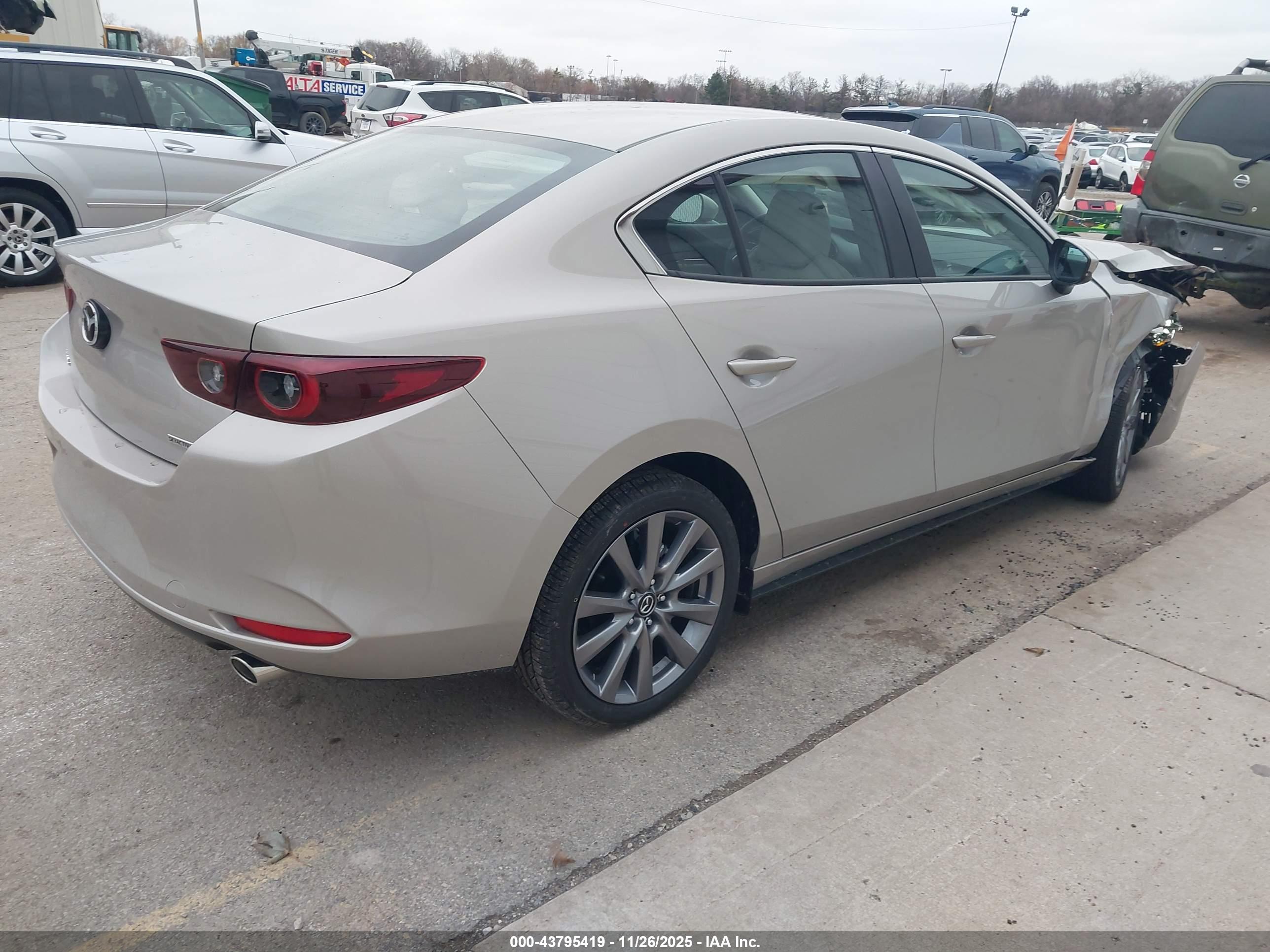 MAZDA MAZDA3 image 4