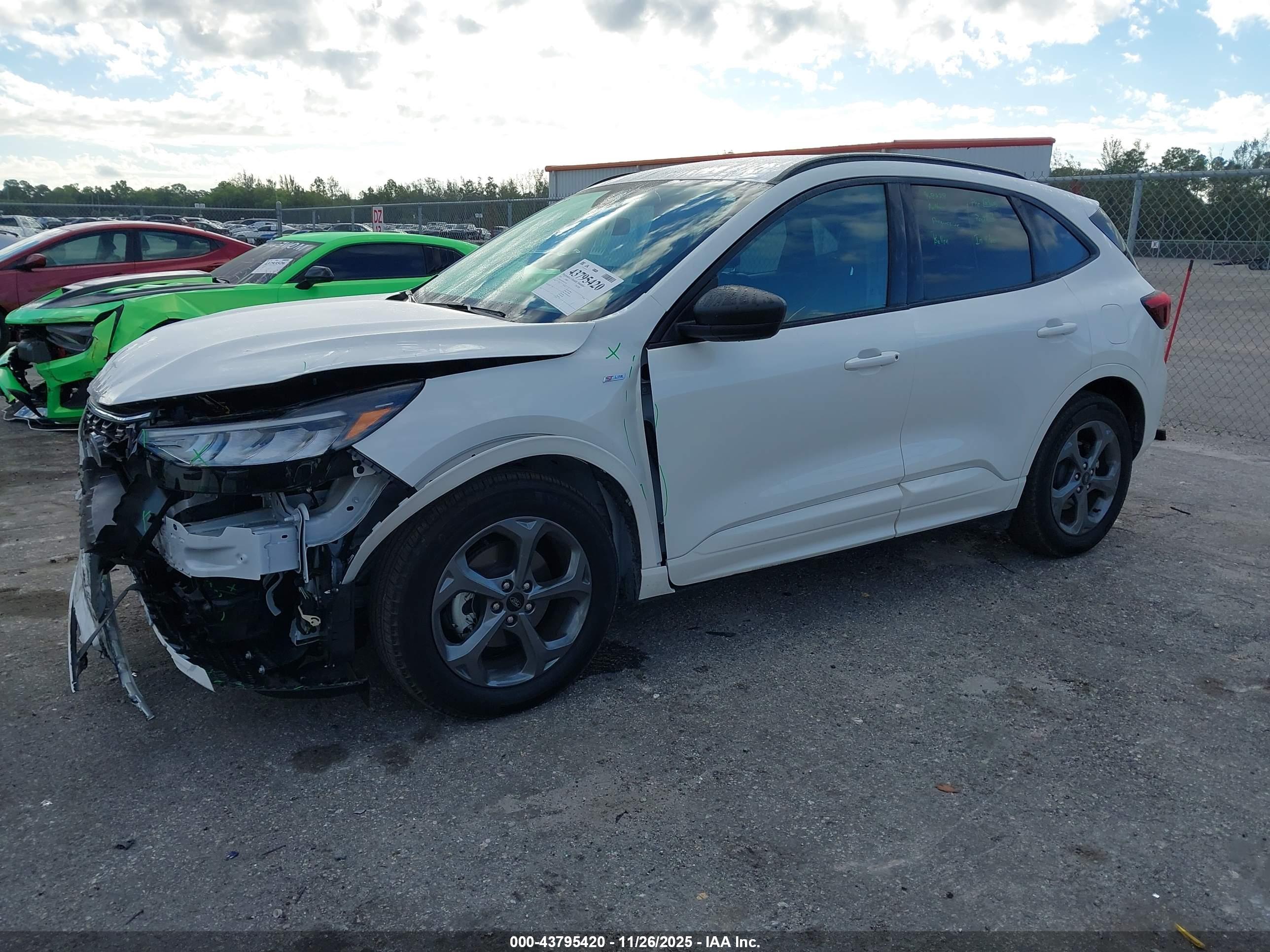 FORD ESCAPE image 2