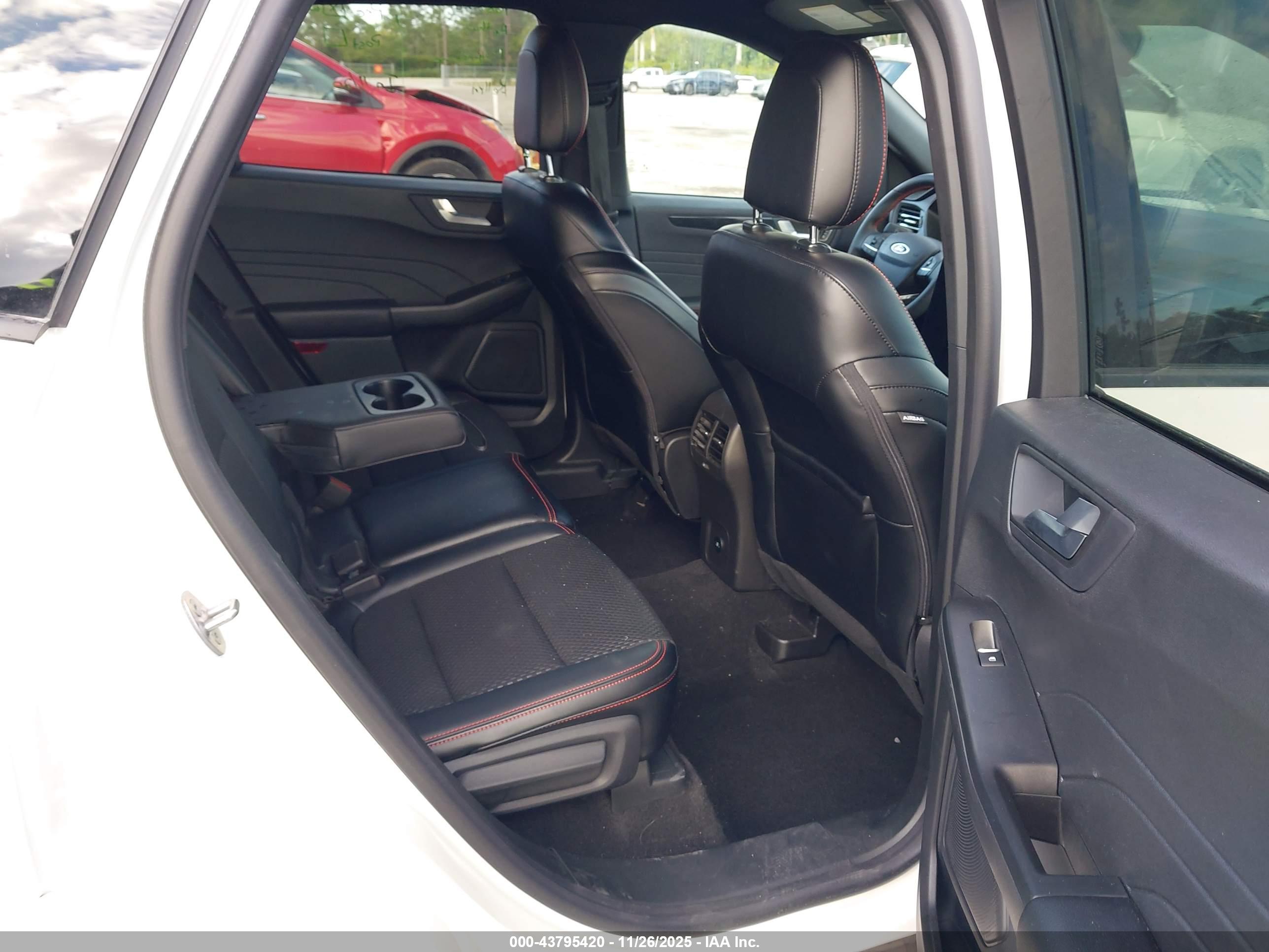 FORD ESCAPE image 8