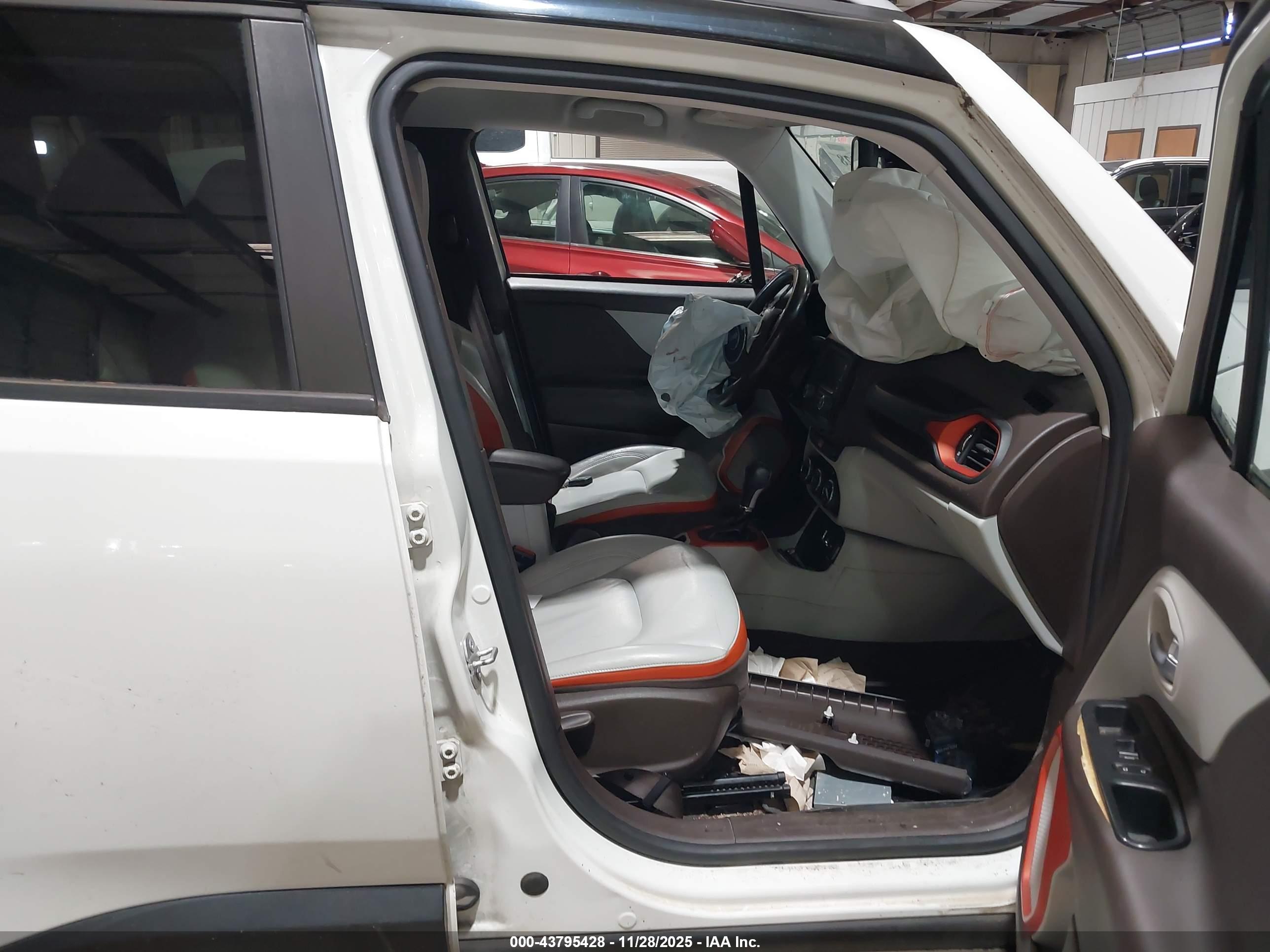 JEEP RENEGADE image 5
