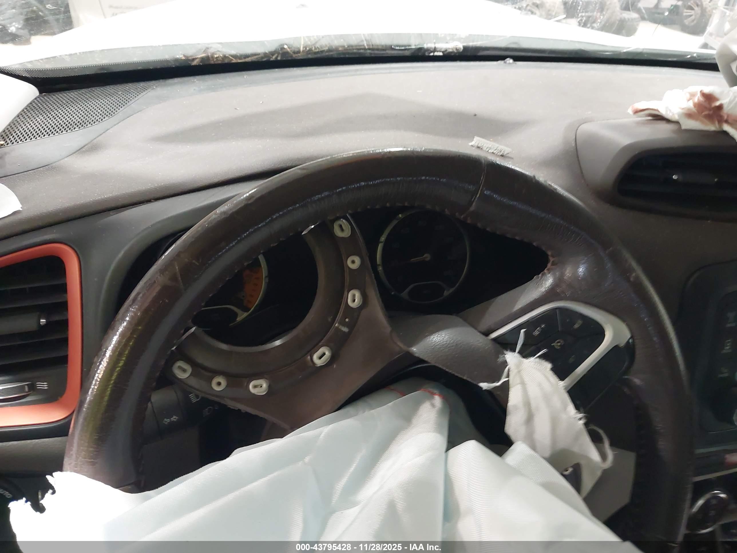JEEP RENEGADE image 7