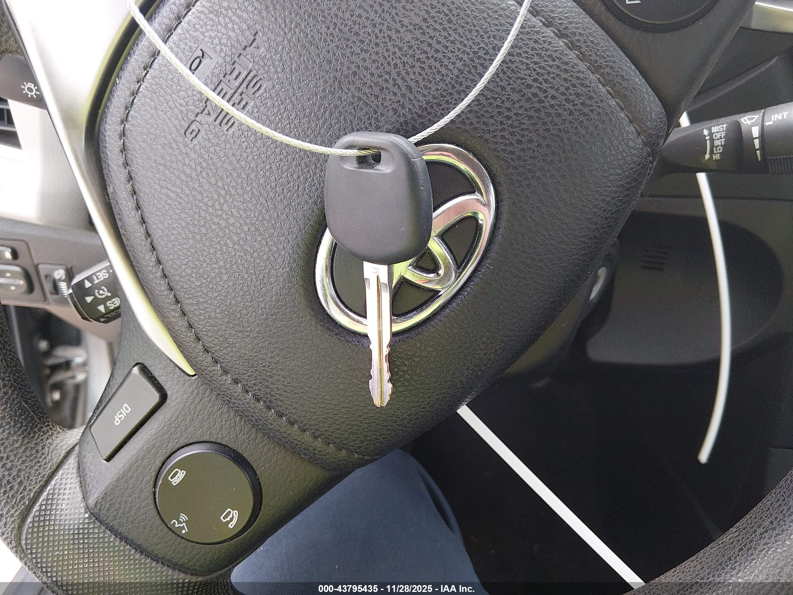 TOYOTA COROLLA image 11