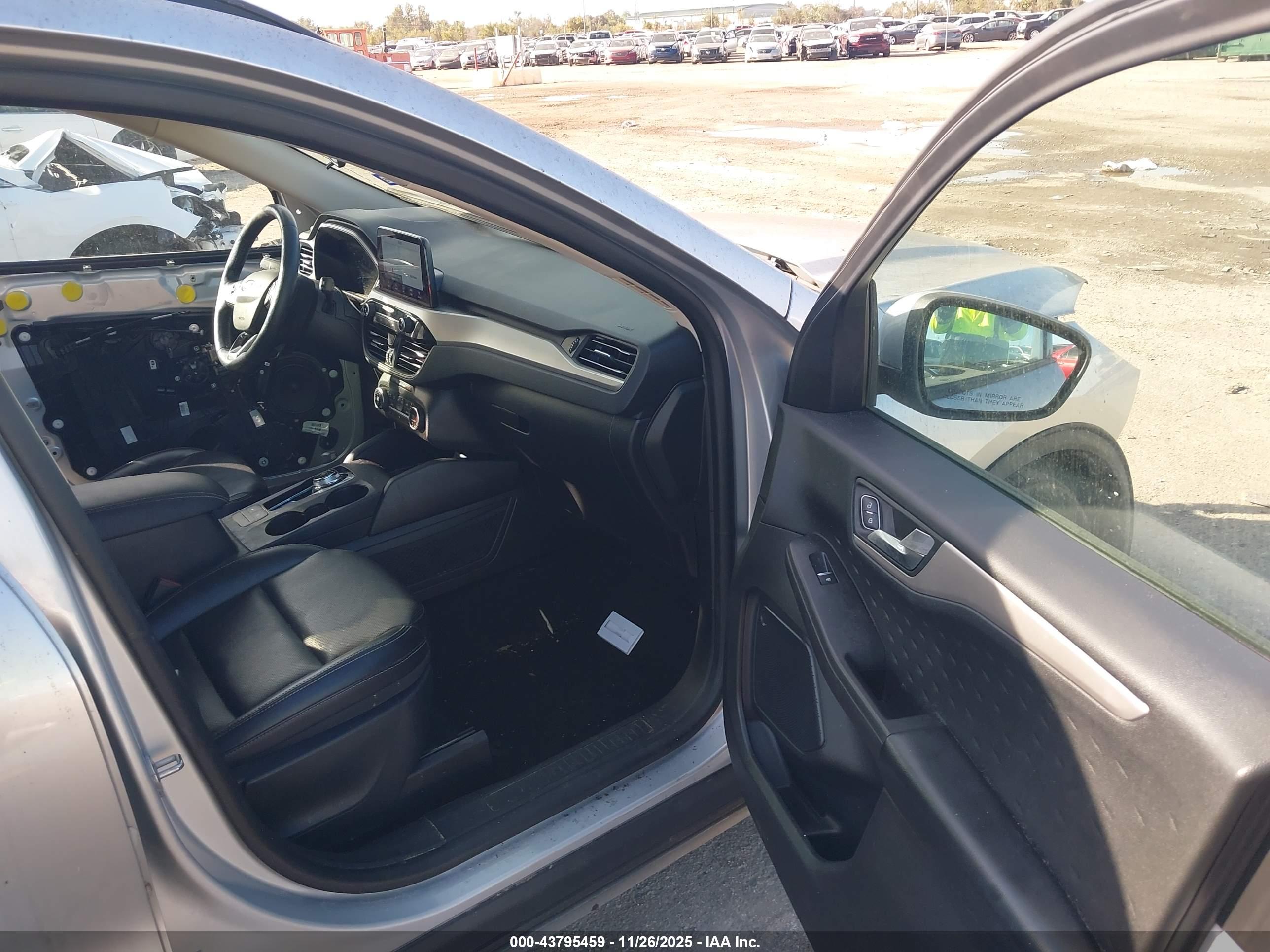 FORD ESCAPE image 5