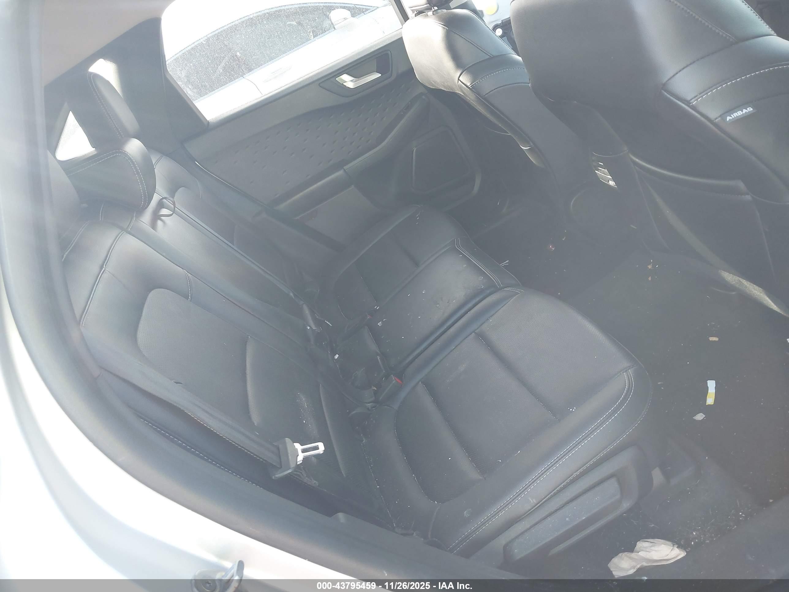 FORD ESCAPE image 8