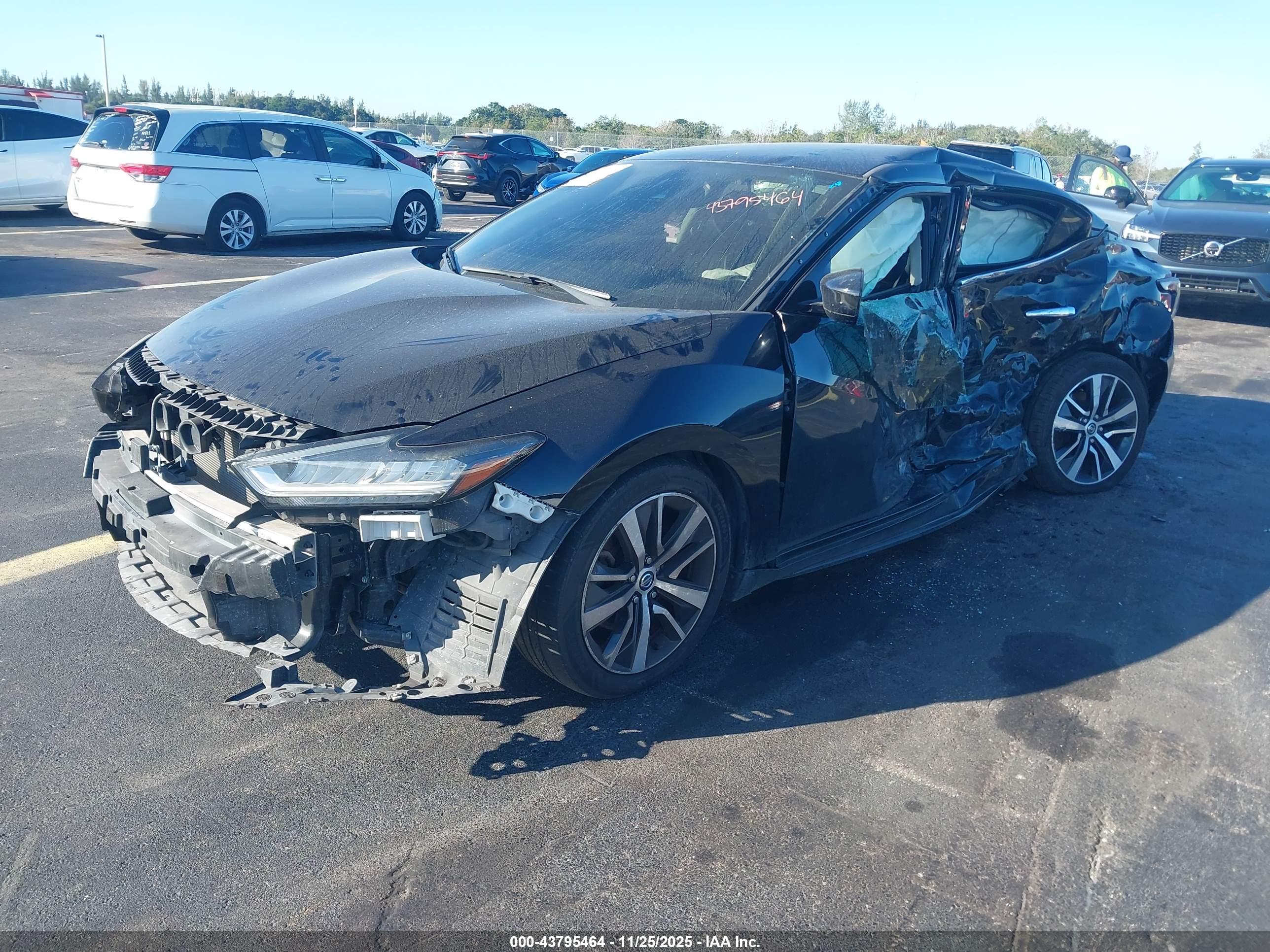 NISSAN MAXIMA image 2