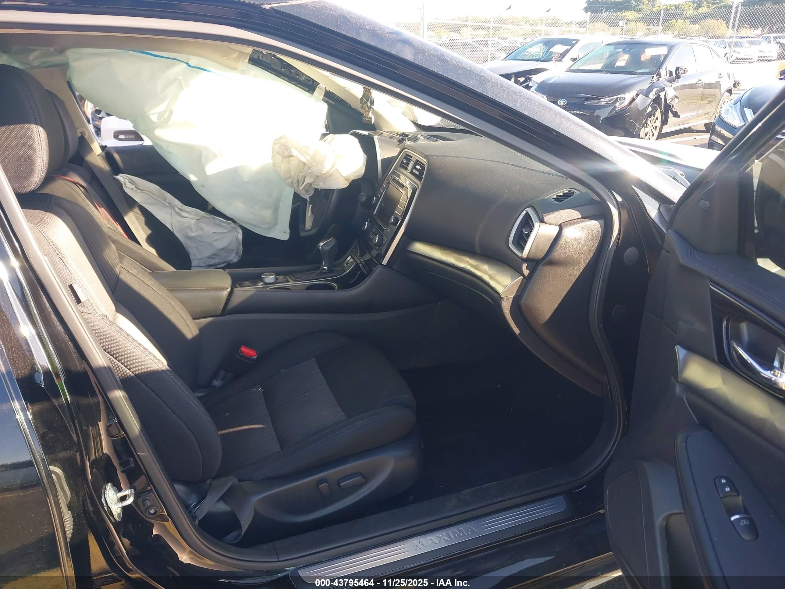NISSAN MAXIMA image 5