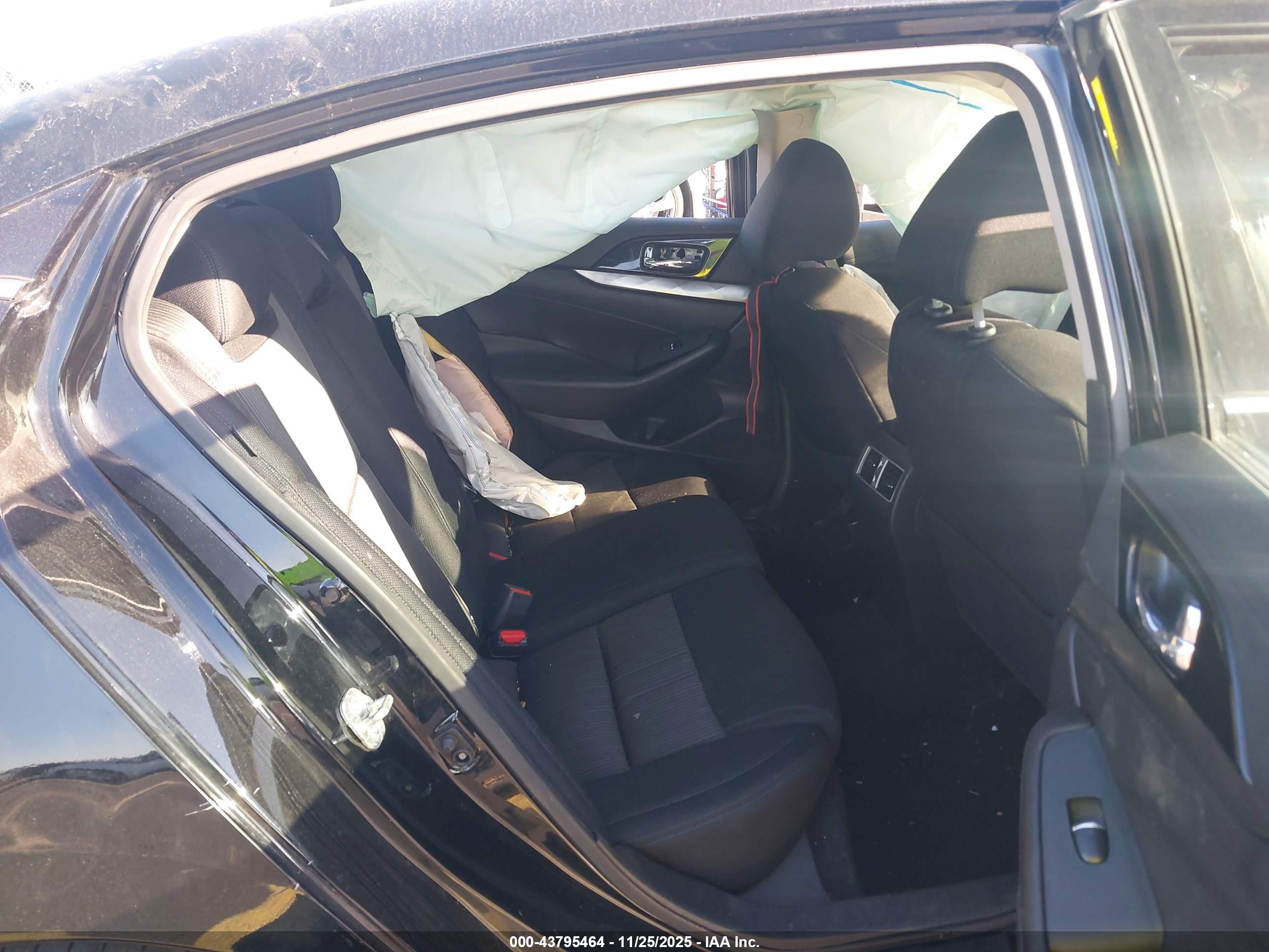 NISSAN MAXIMA image 8