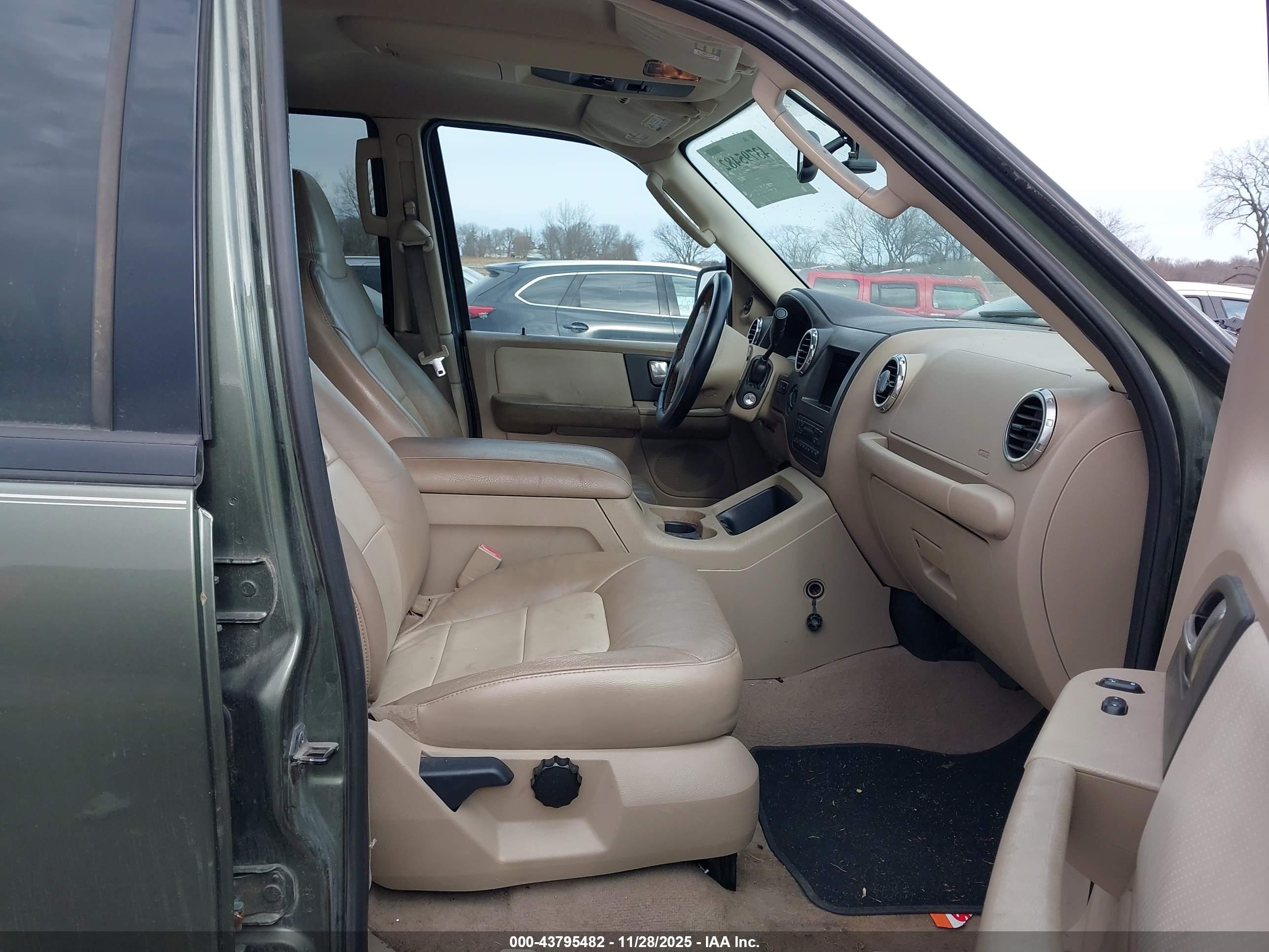 FORD EXPEDITION image 5