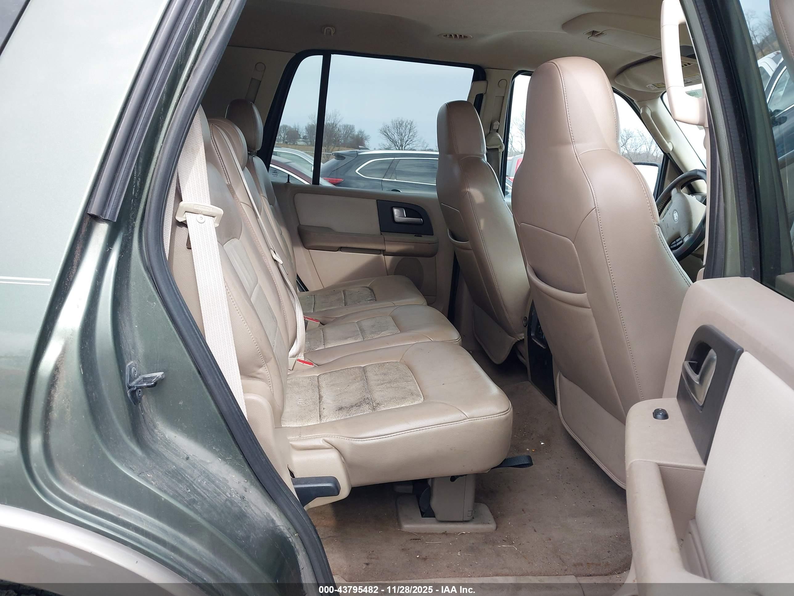FORD EXPEDITION image 8