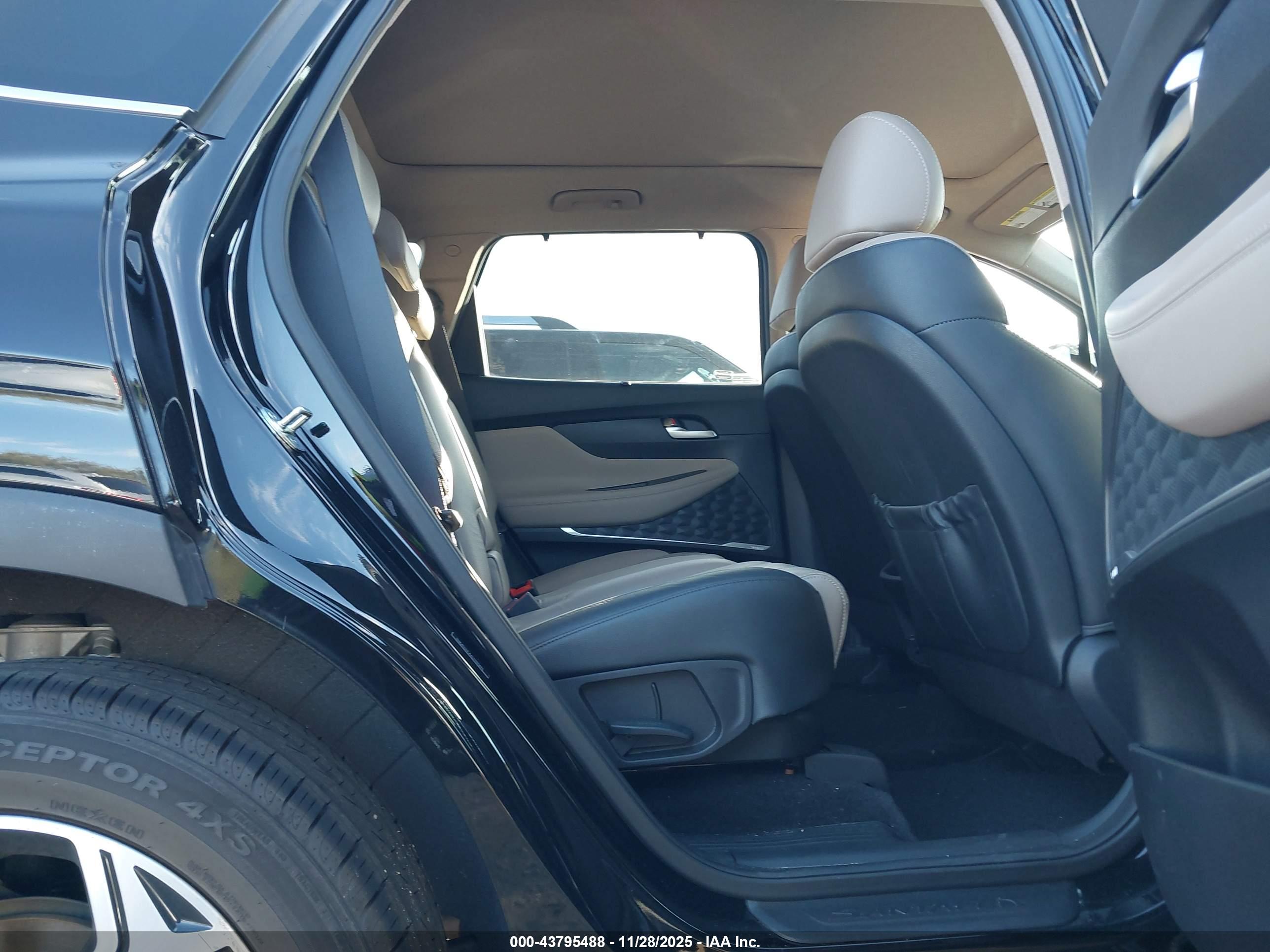 HYUNDAI SANTA image 8