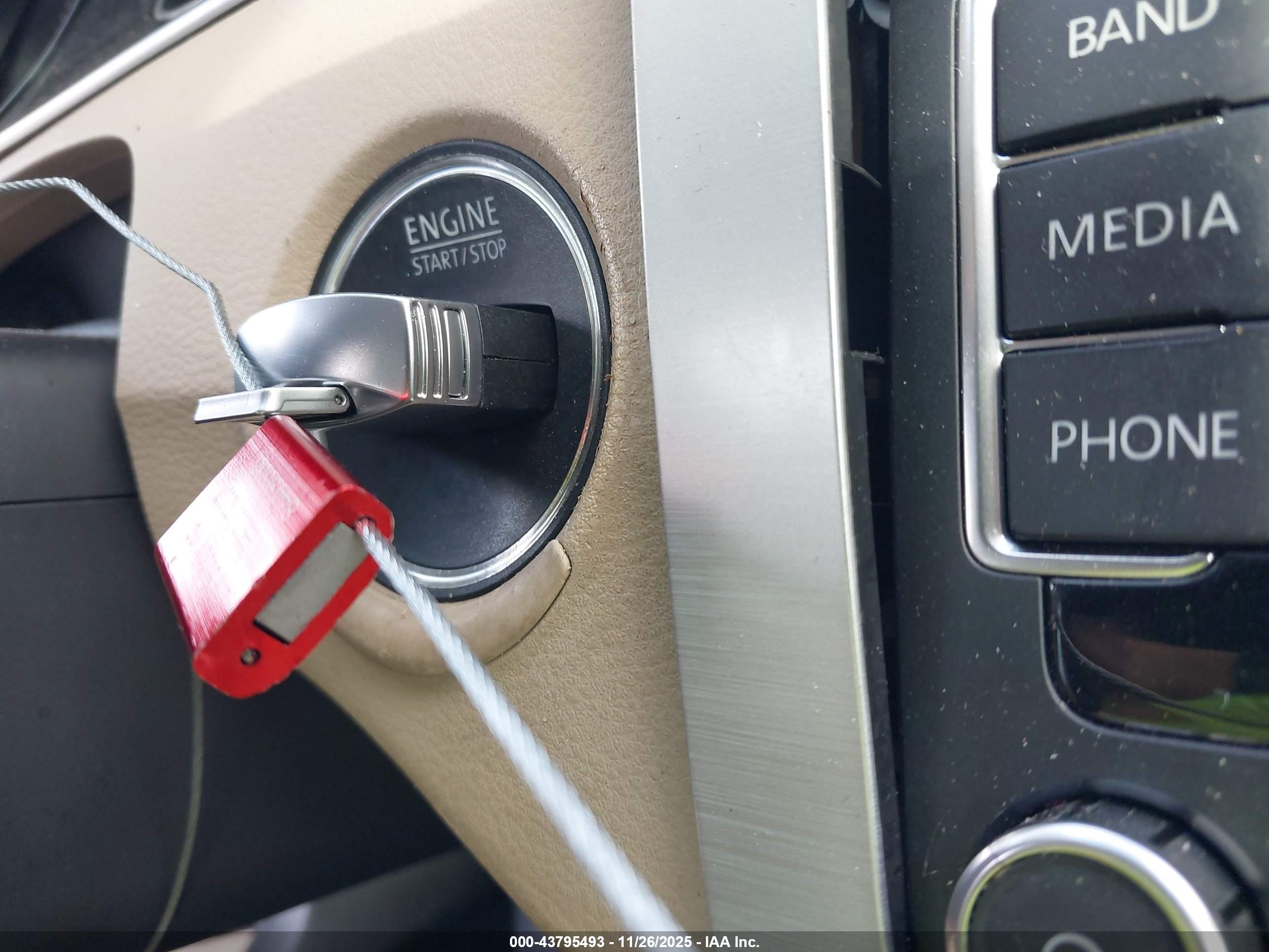 VOLKSWAGEN CC image 11