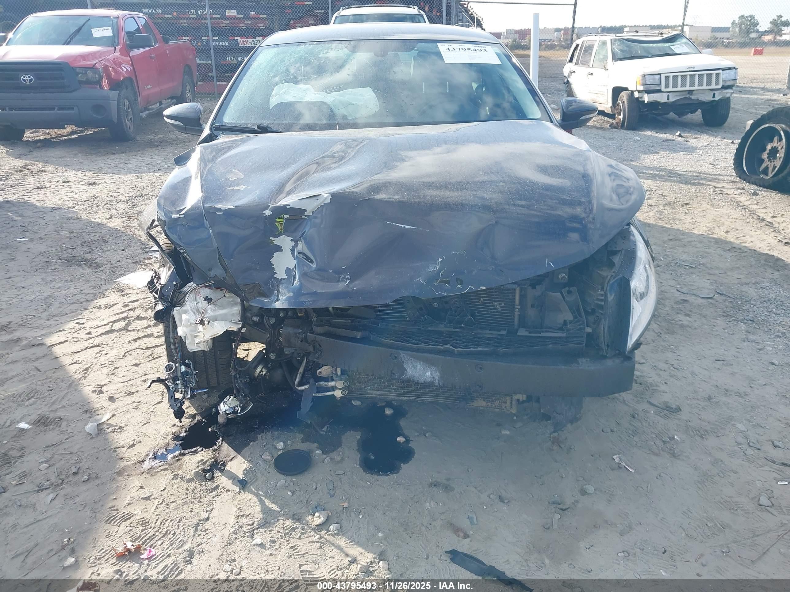 VOLKSWAGEN CC image 6