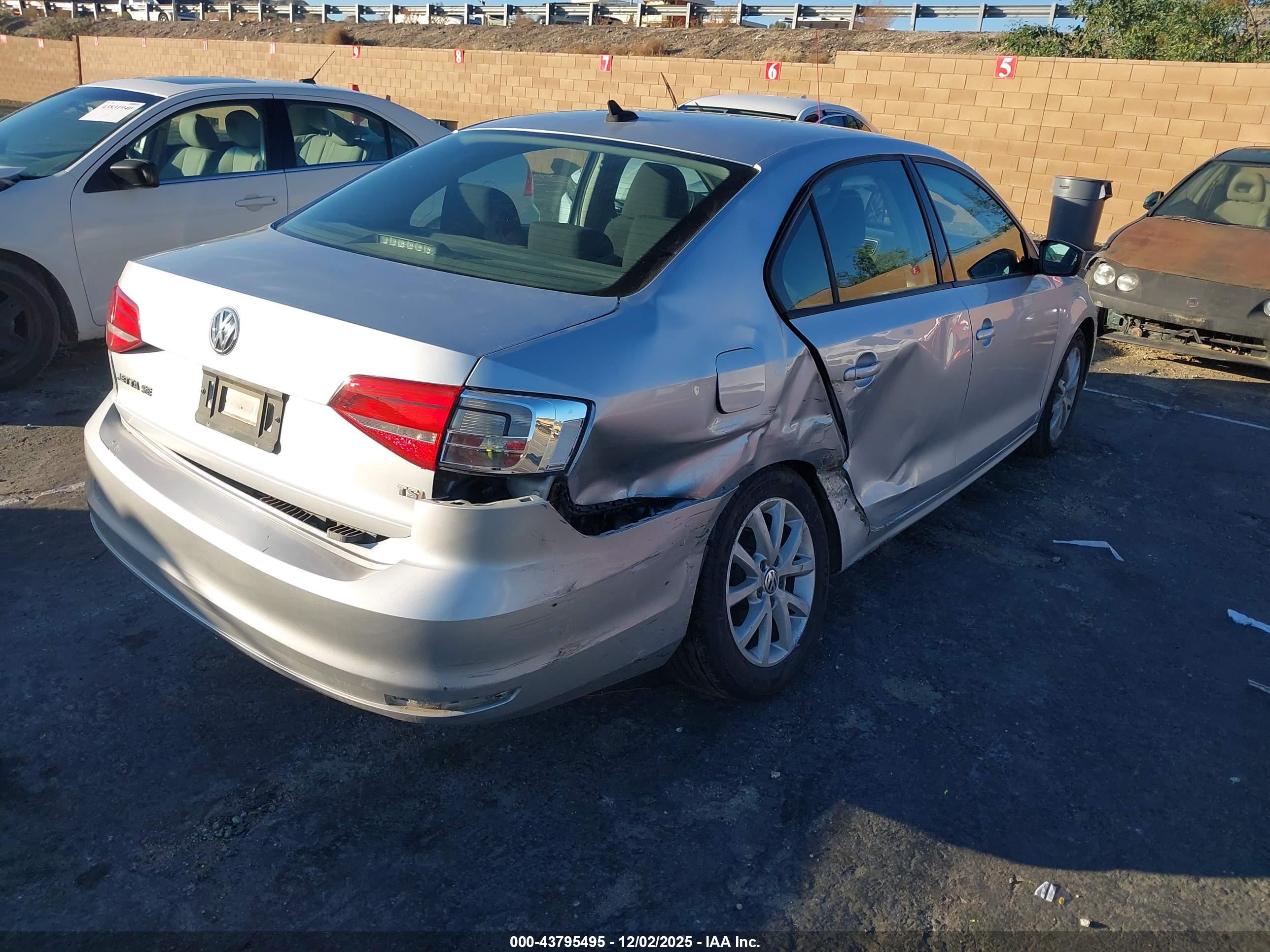 VOLKSWAGEN JETTA image 4