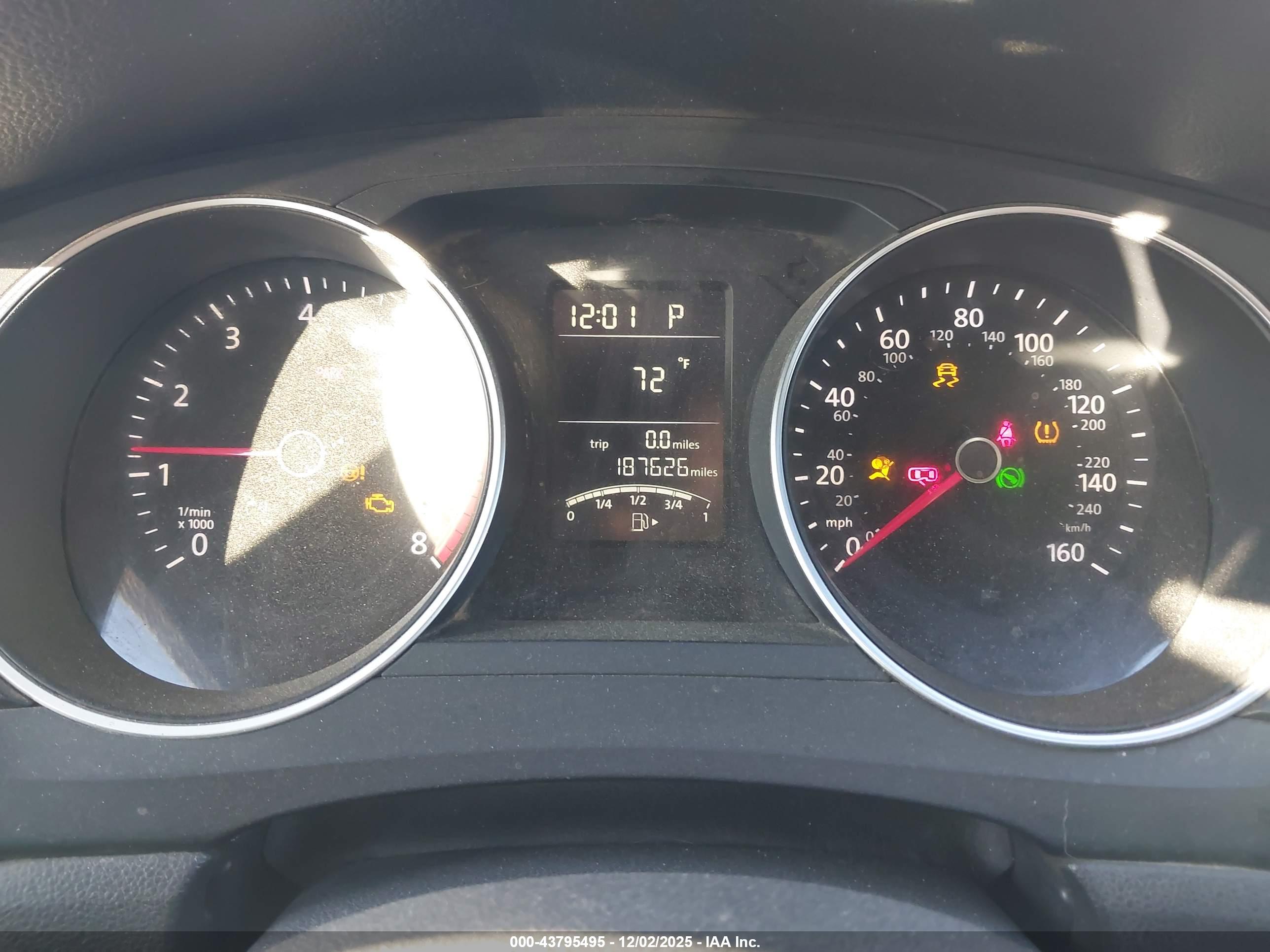 VOLKSWAGEN JETTA image 7