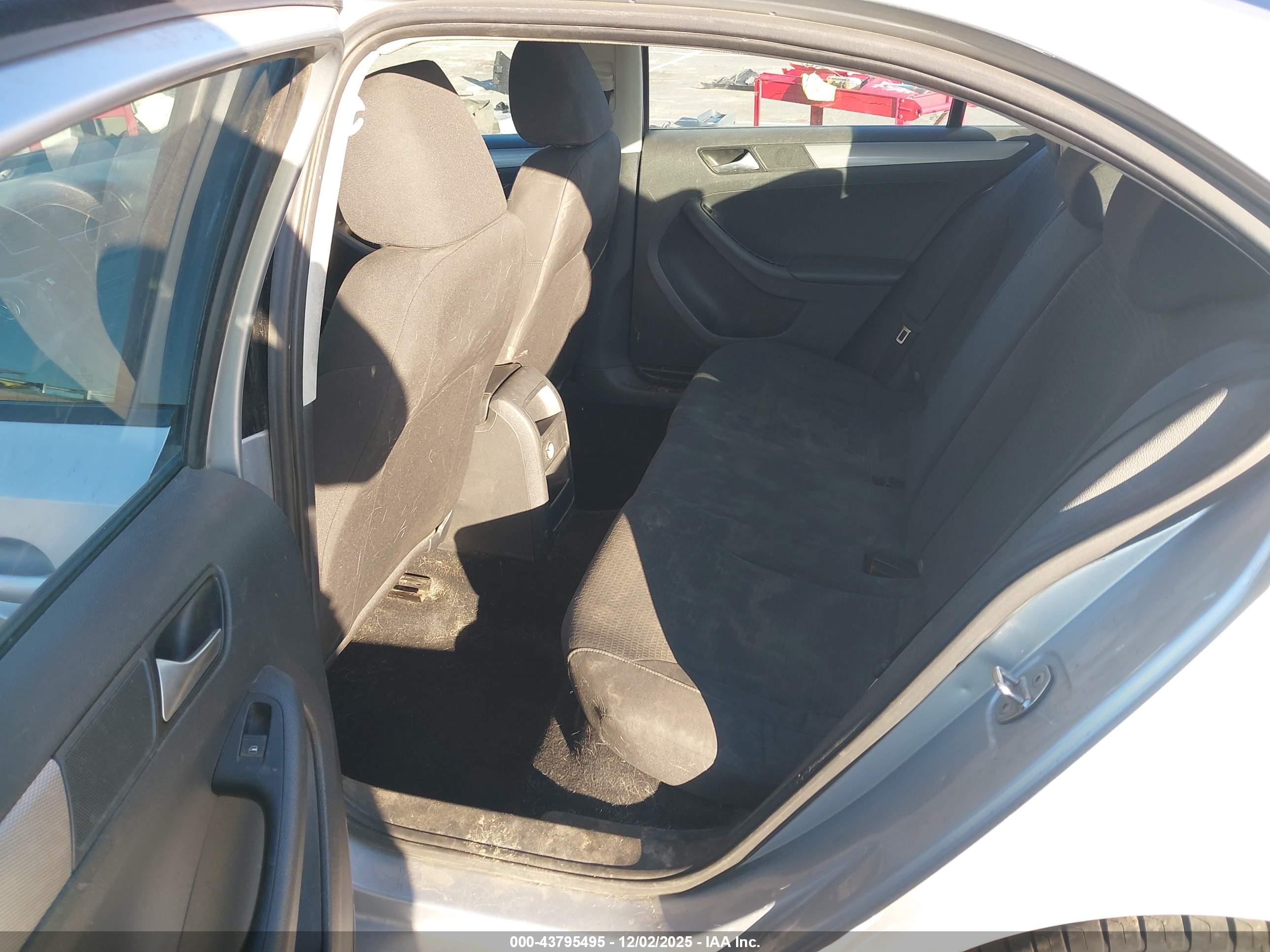 VOLKSWAGEN JETTA image 8