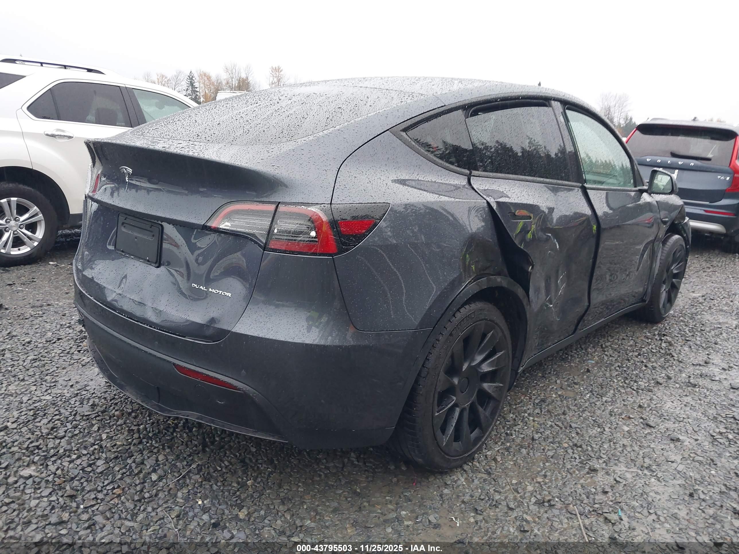 TESLA MODEL image 4