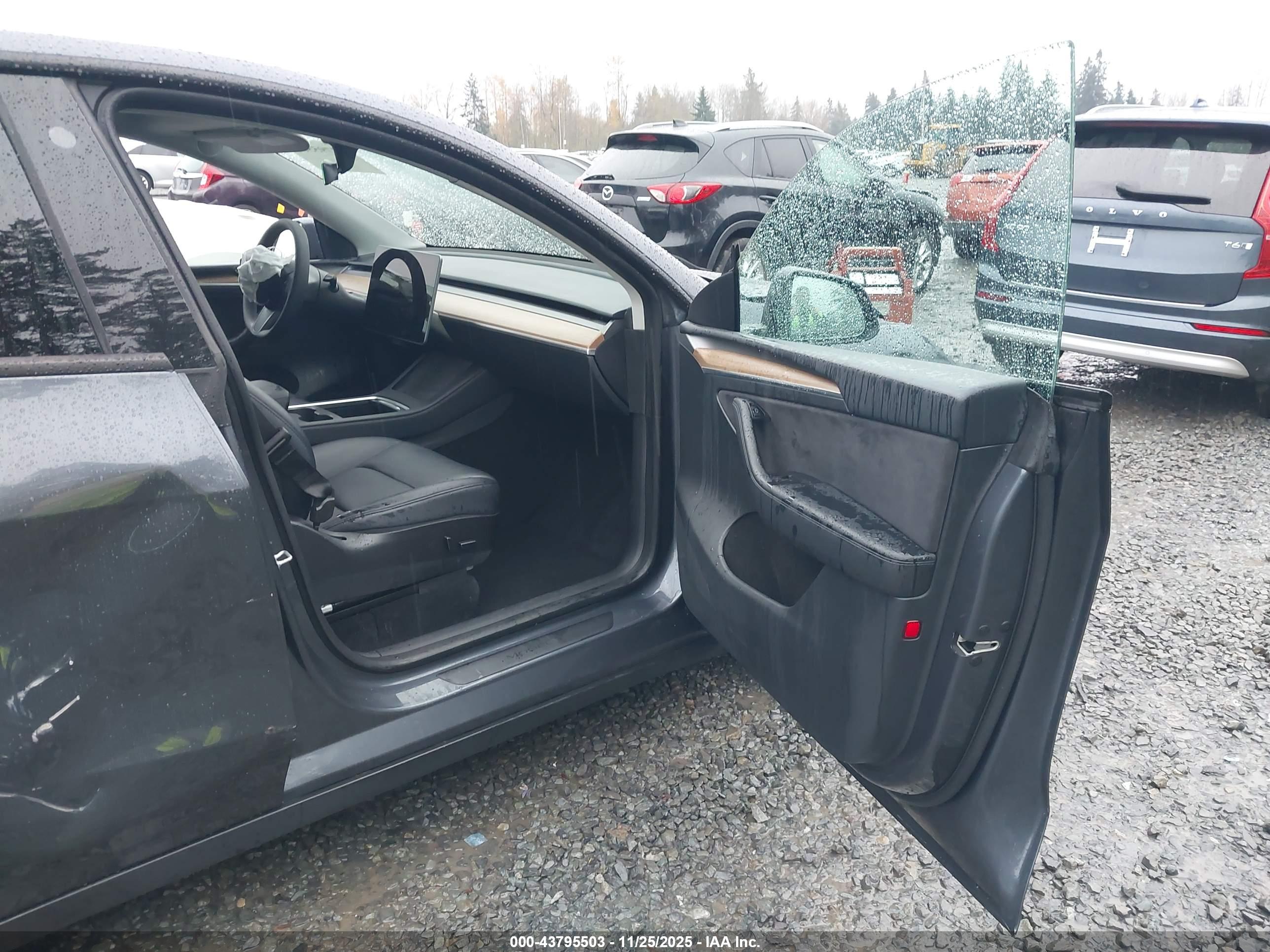 TESLA MODEL image 5
