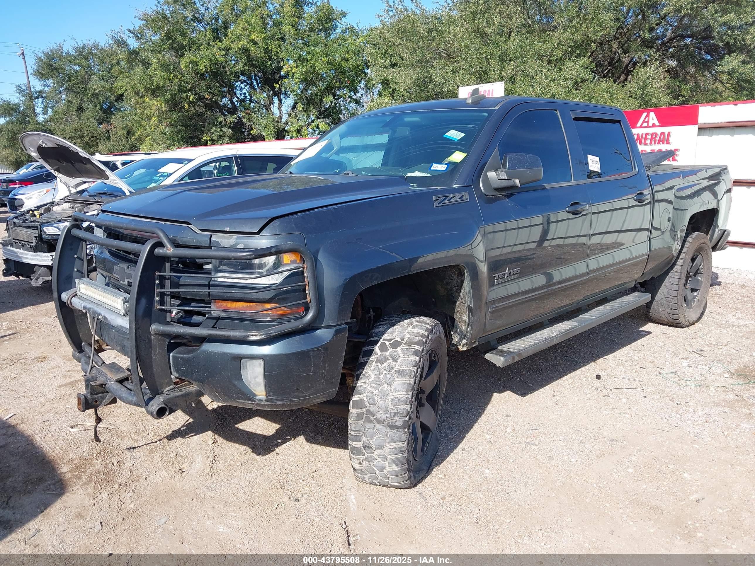 CHEVROLET SILVERADO image 2