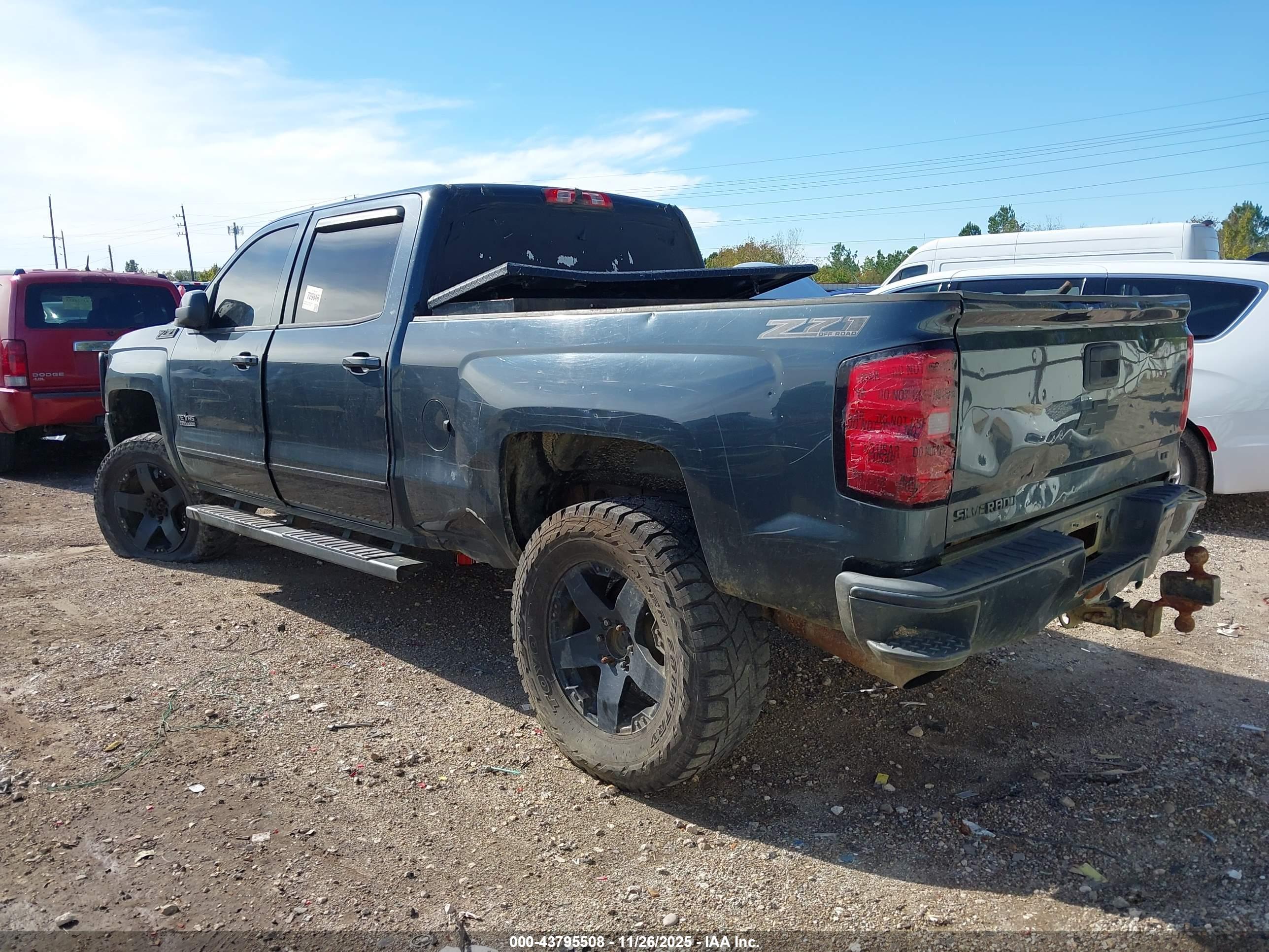 CHEVROLET SILVERADO image 3