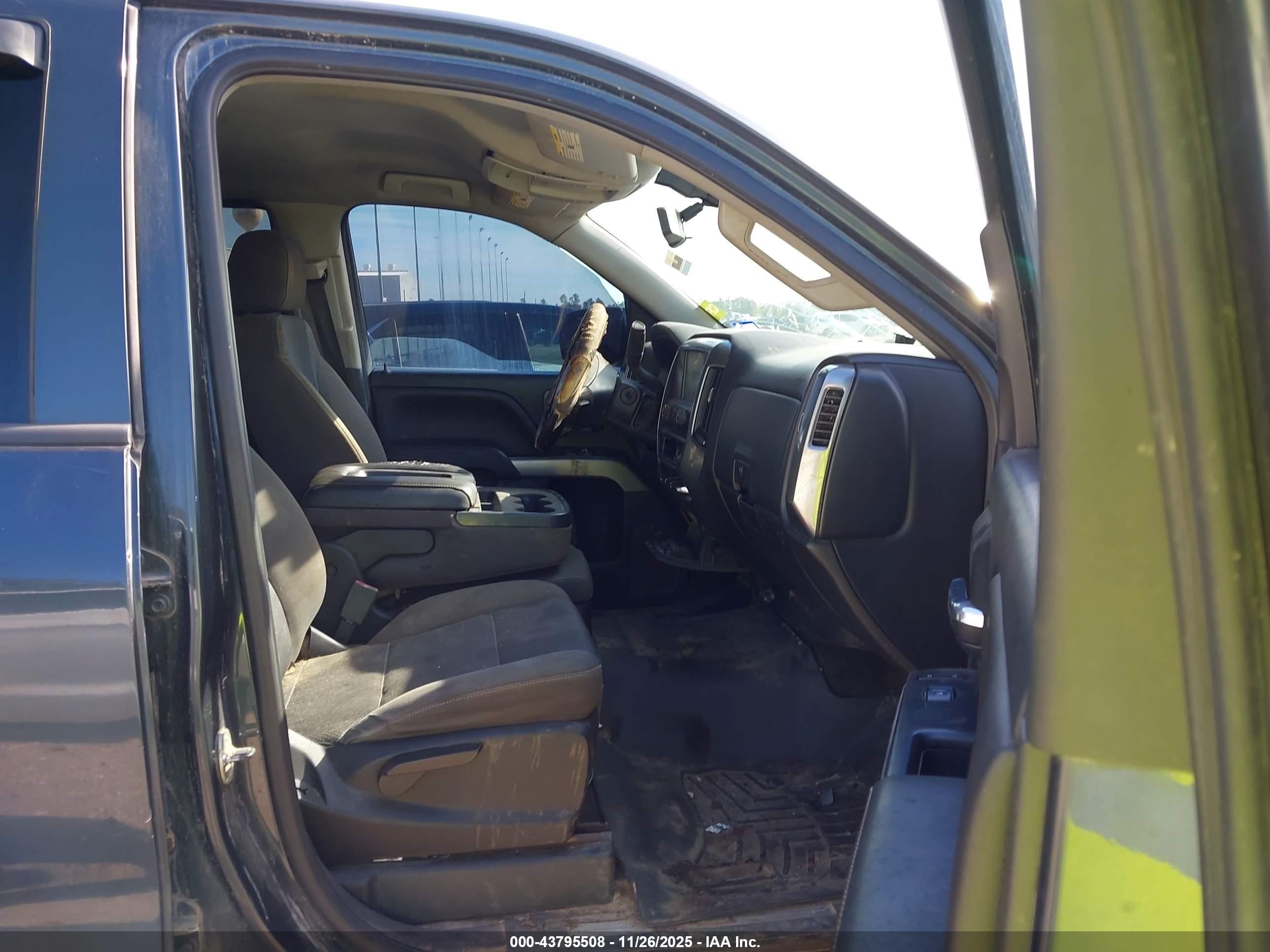 CHEVROLET SILVERADO image 5