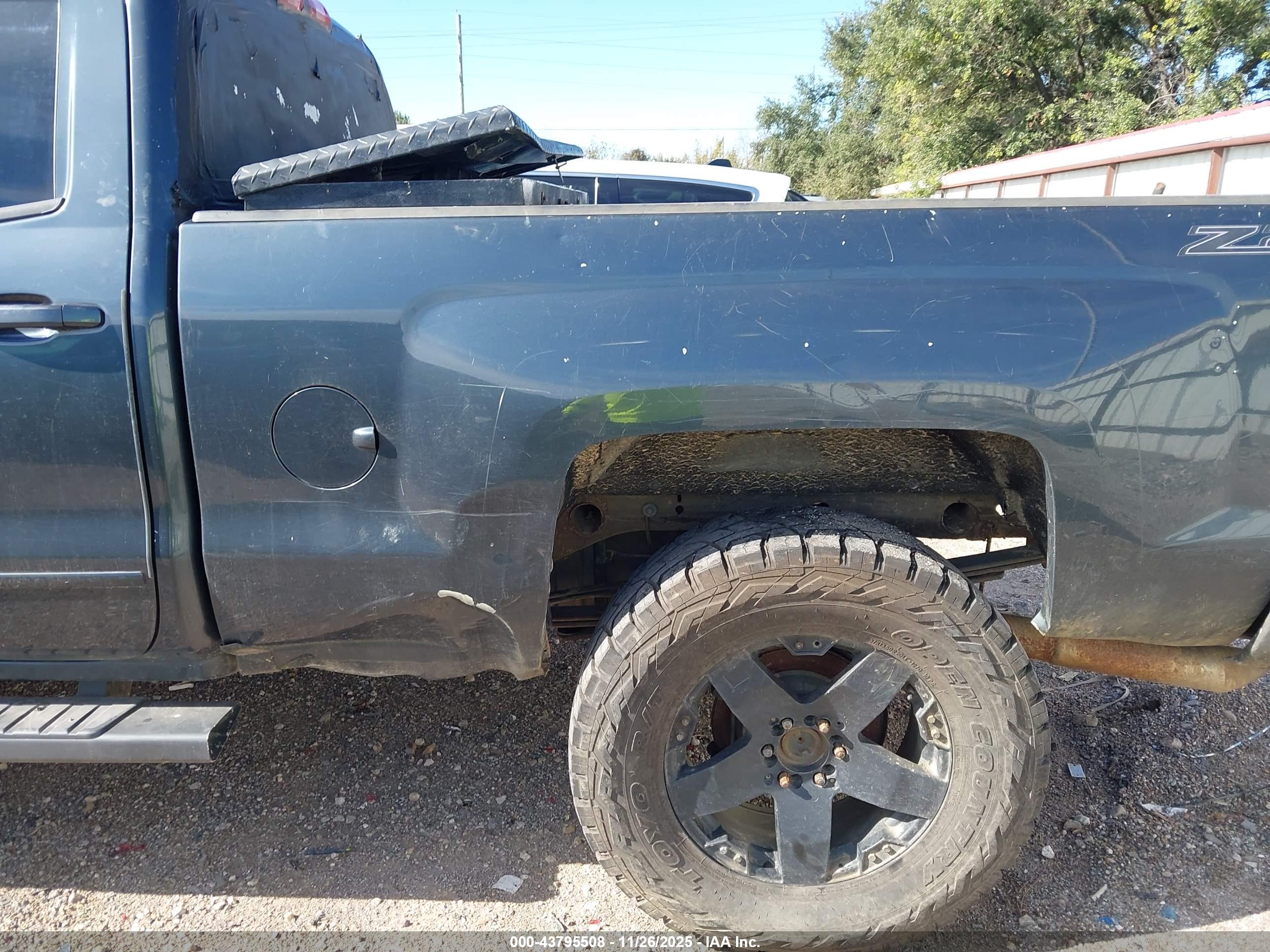 CHEVROLET SILVERADO image 6
