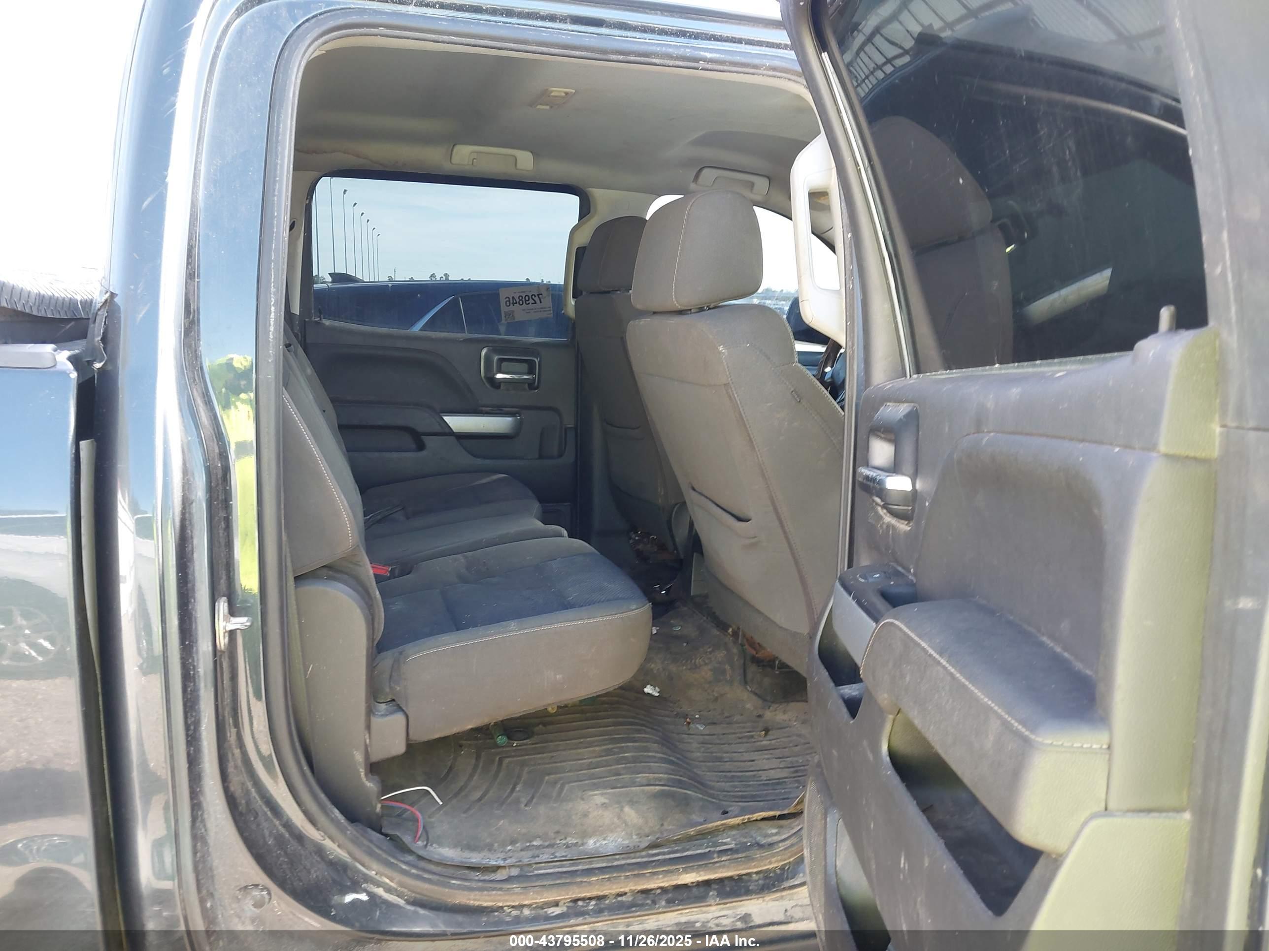 CHEVROLET SILVERADO image 8