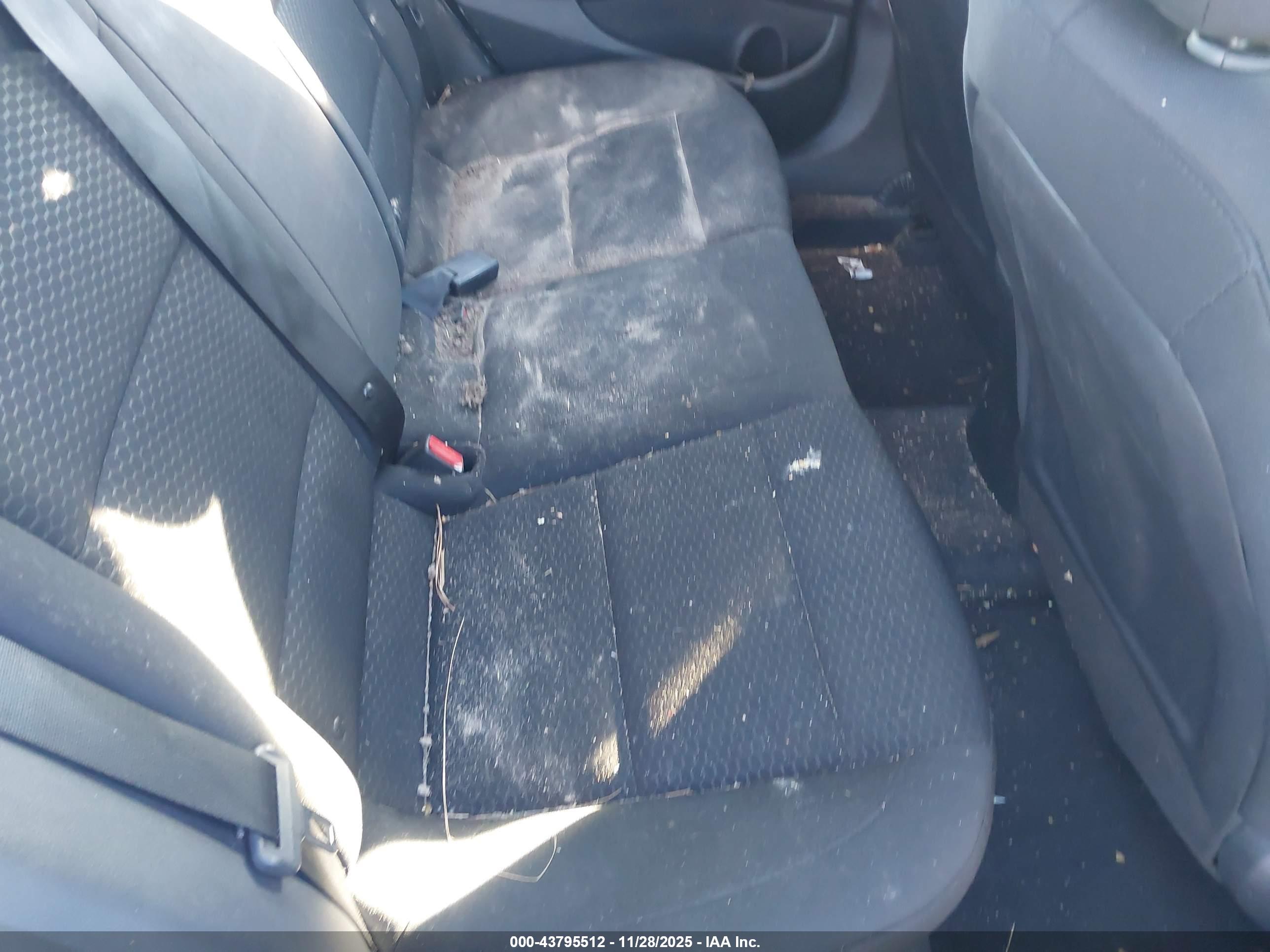 HYUNDAI ELANTRA image 8