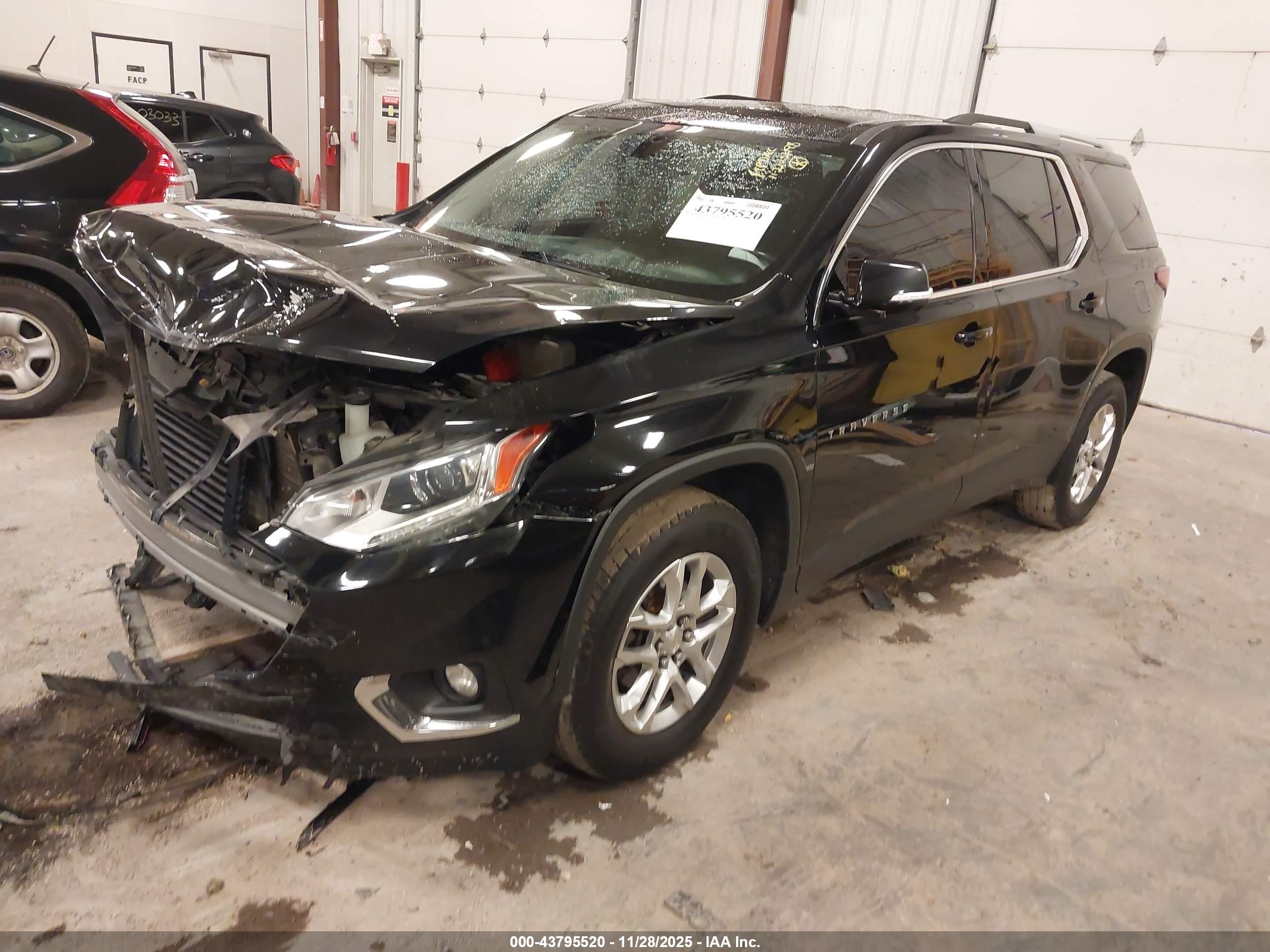 CHEVROLET TRAVERSE image 2