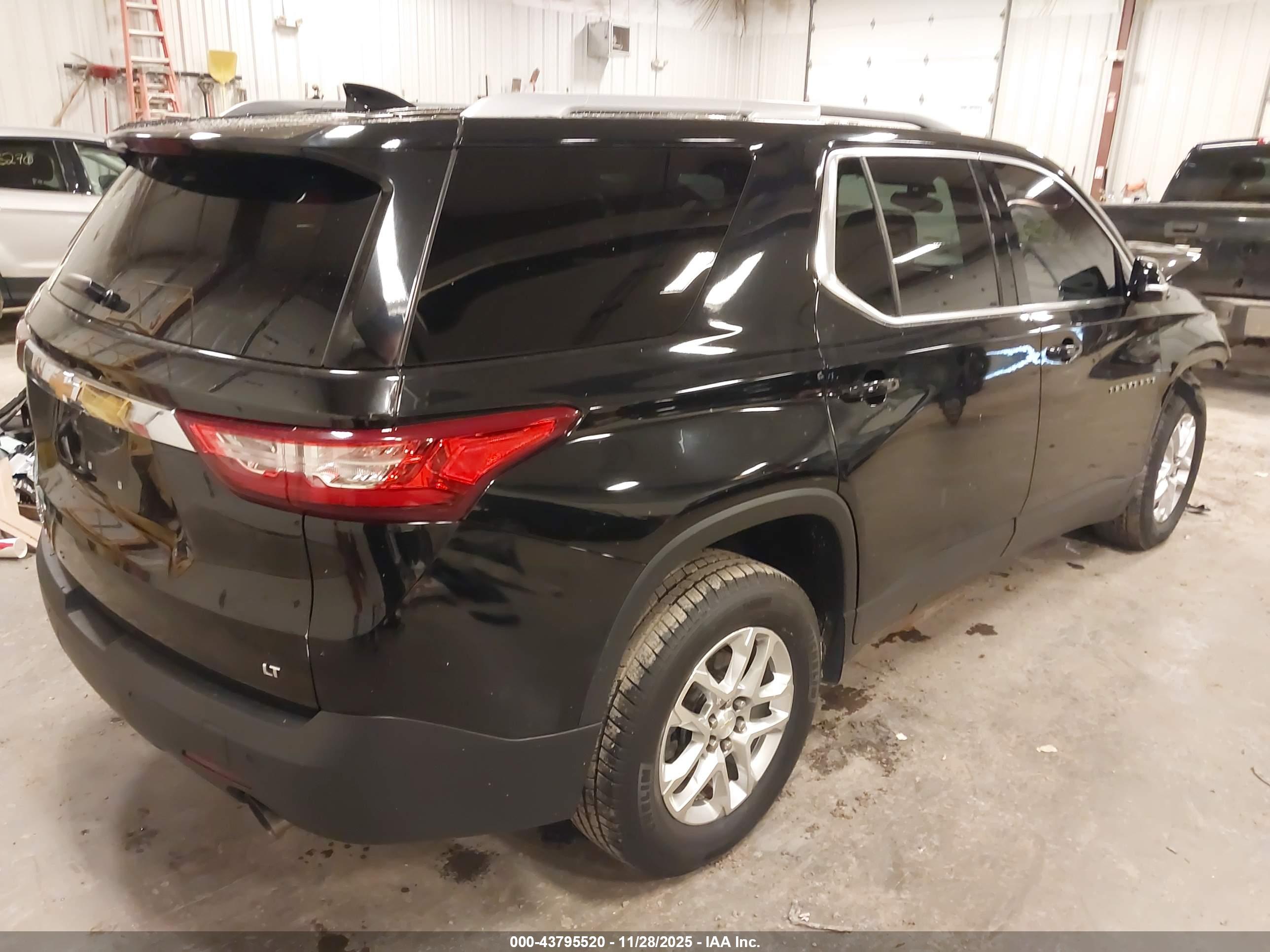 CHEVROLET TRAVERSE image 4