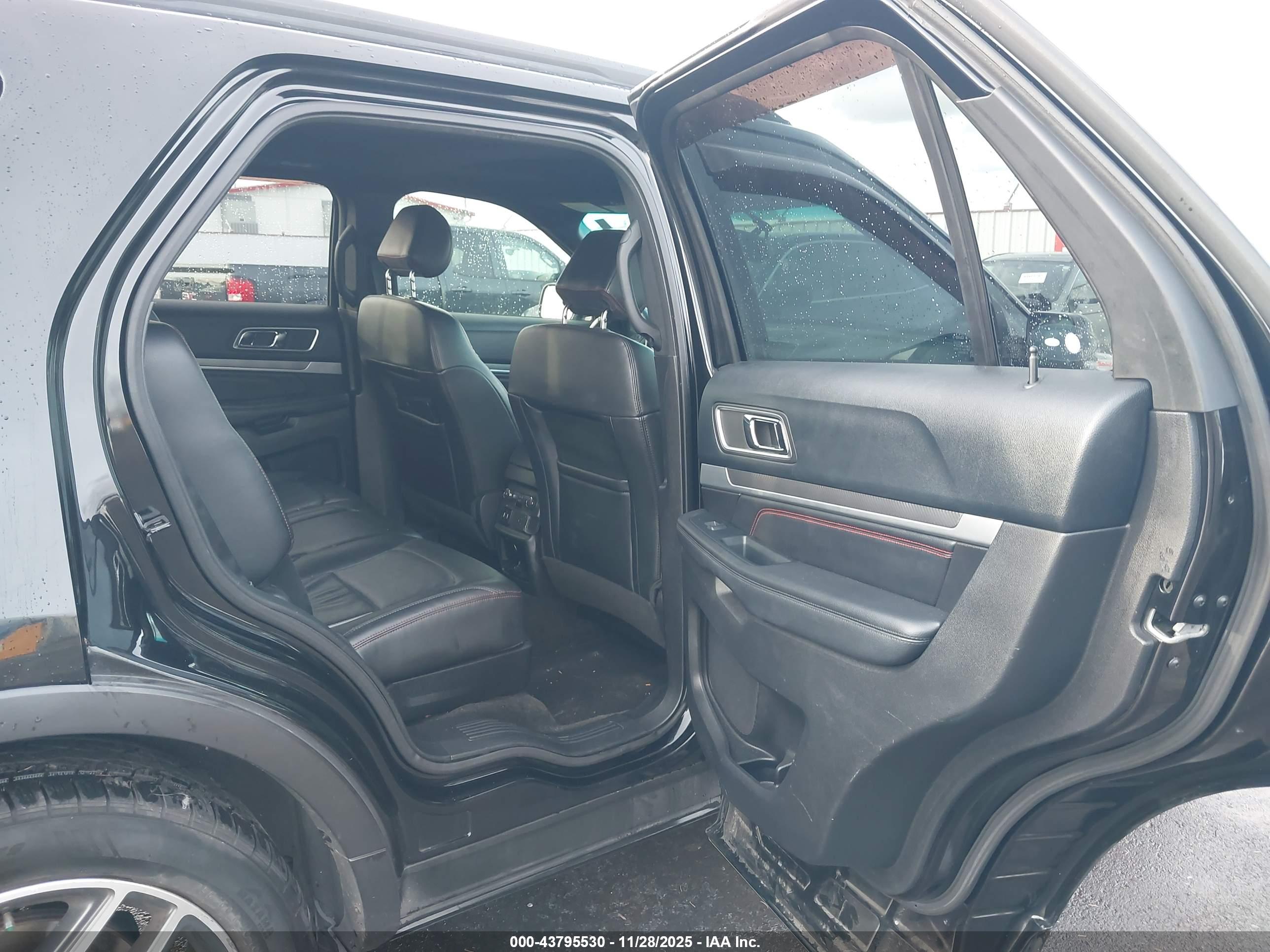 FORD EXPLORER image 8