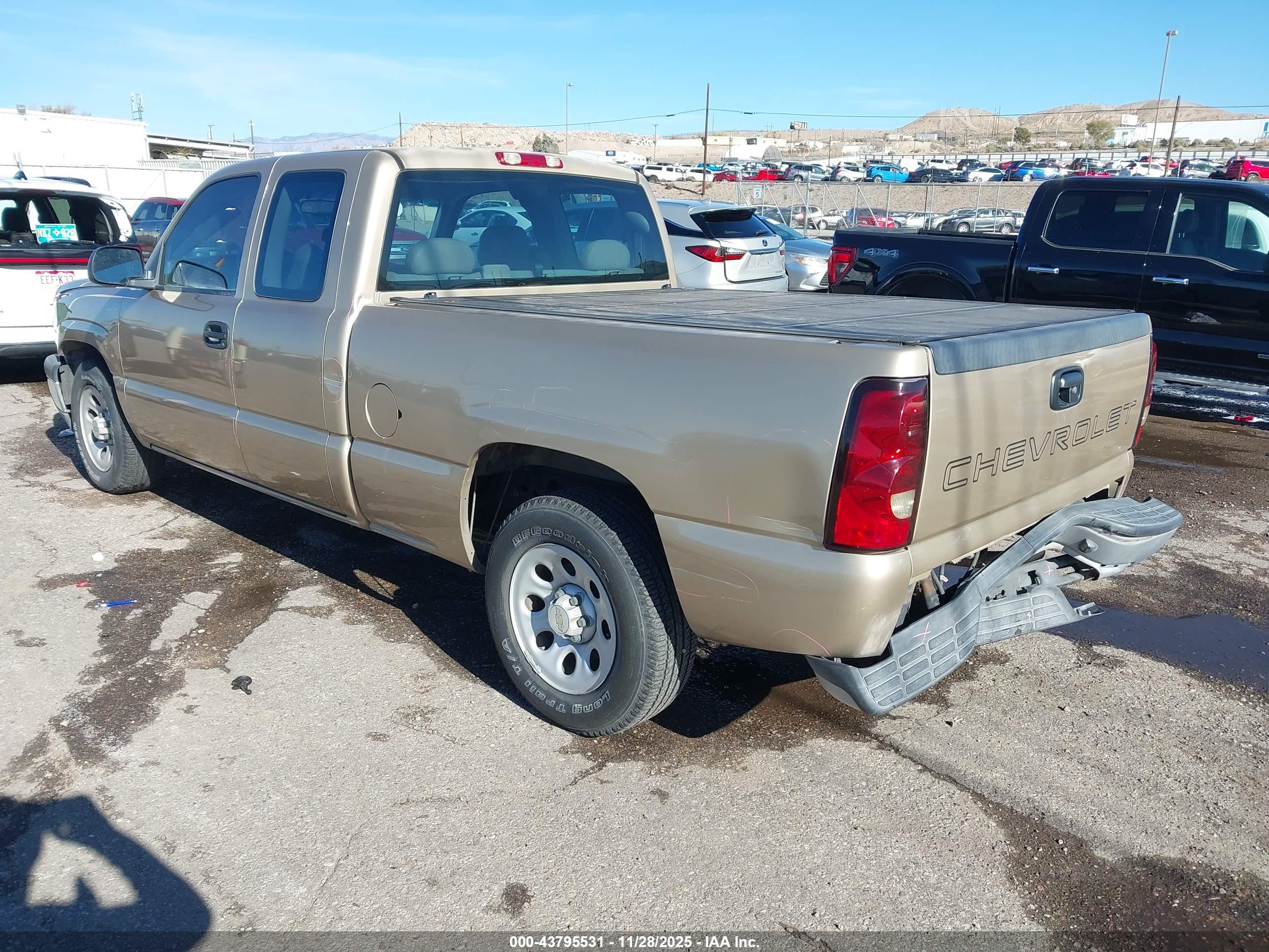 CHEVROLET SILVERADO image 3