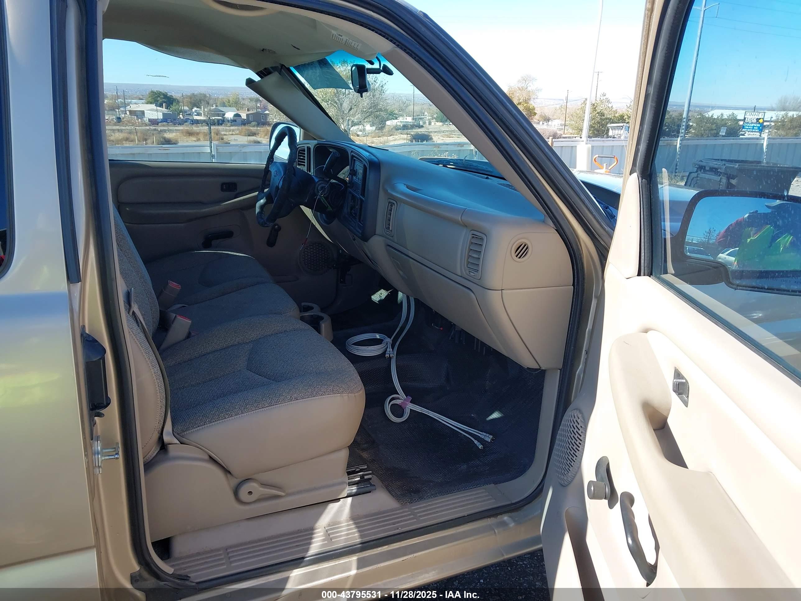 CHEVROLET SILVERADO image 5