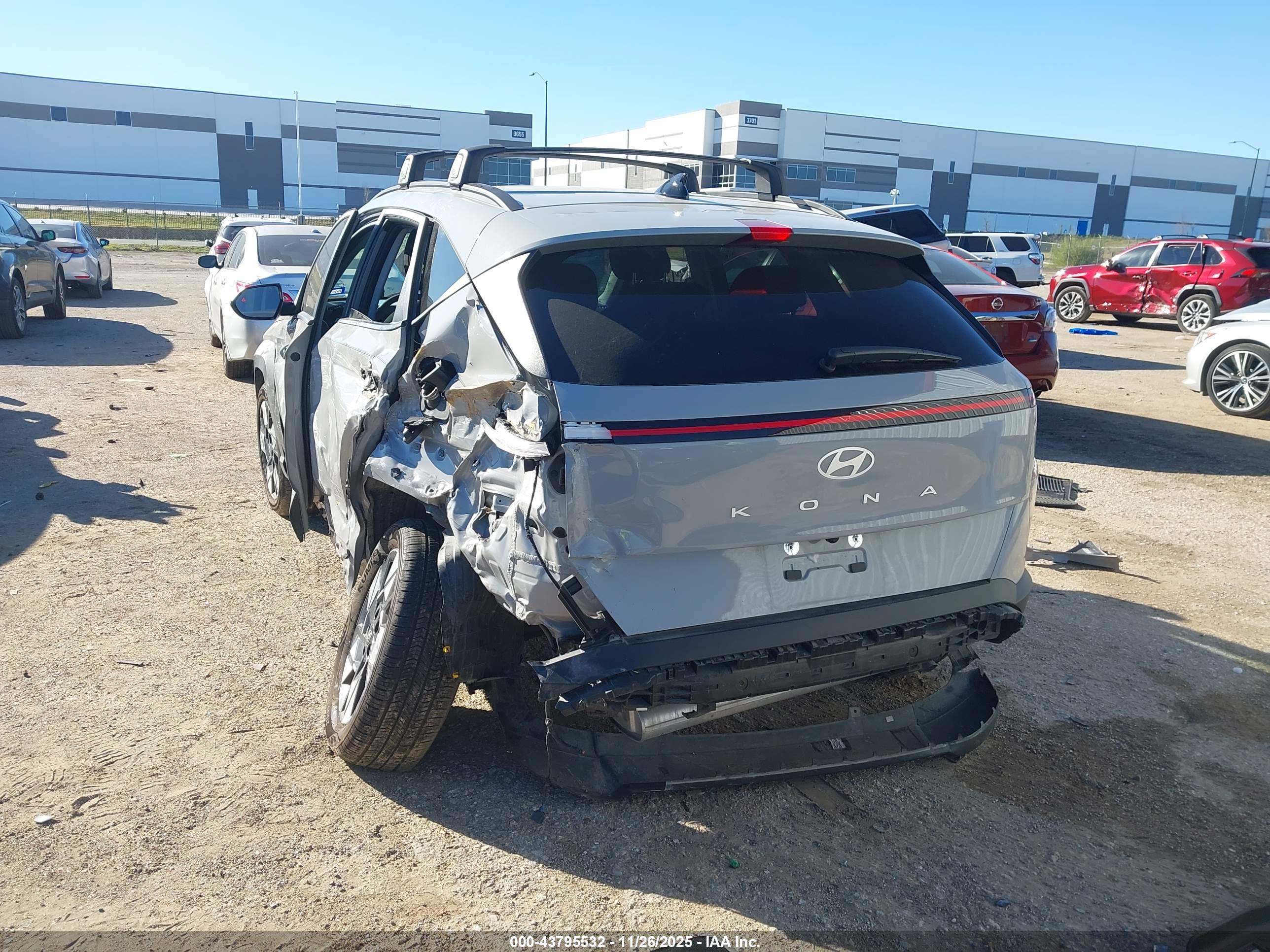 HYUNDAI KONA image 3
