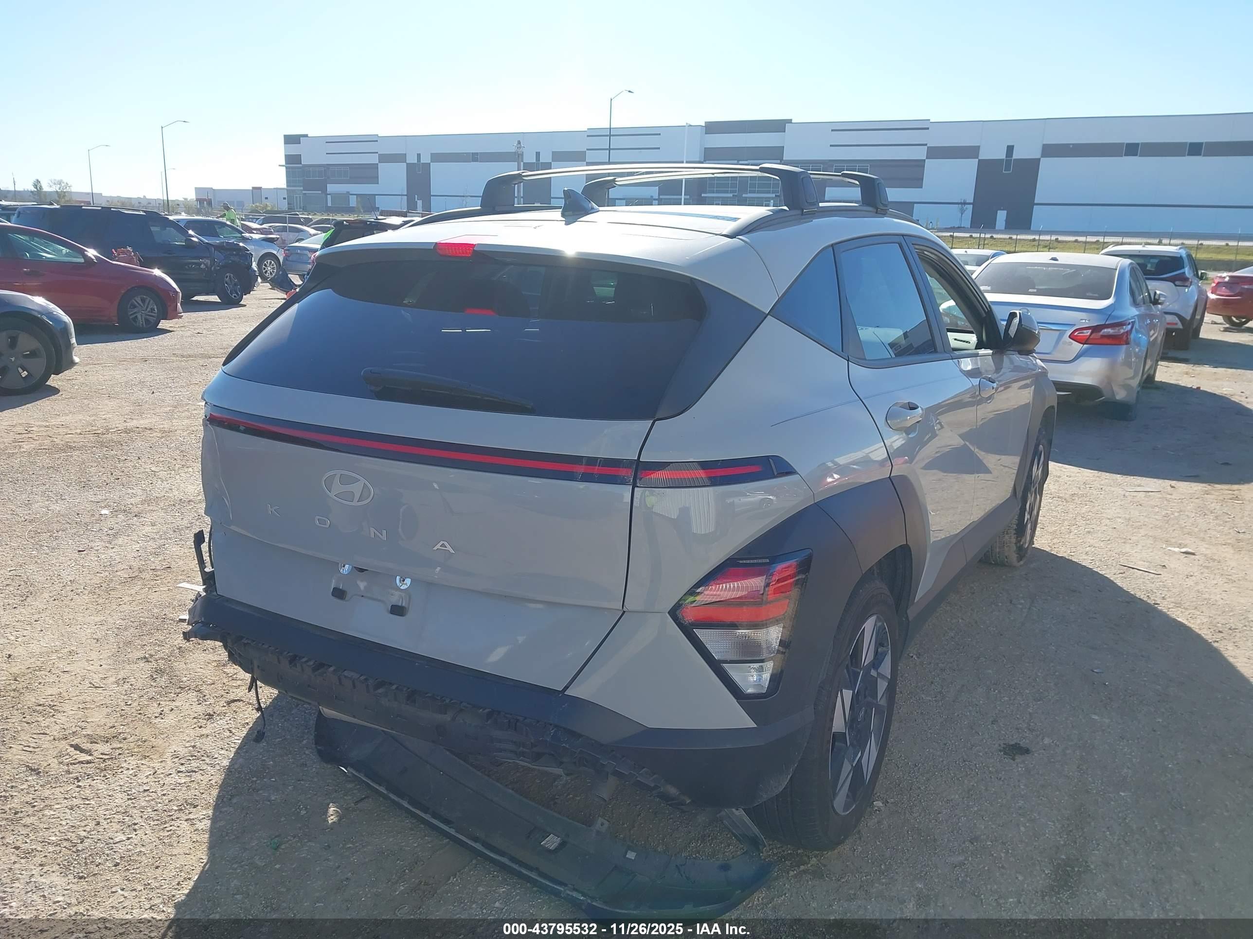 HYUNDAI KONA image 4