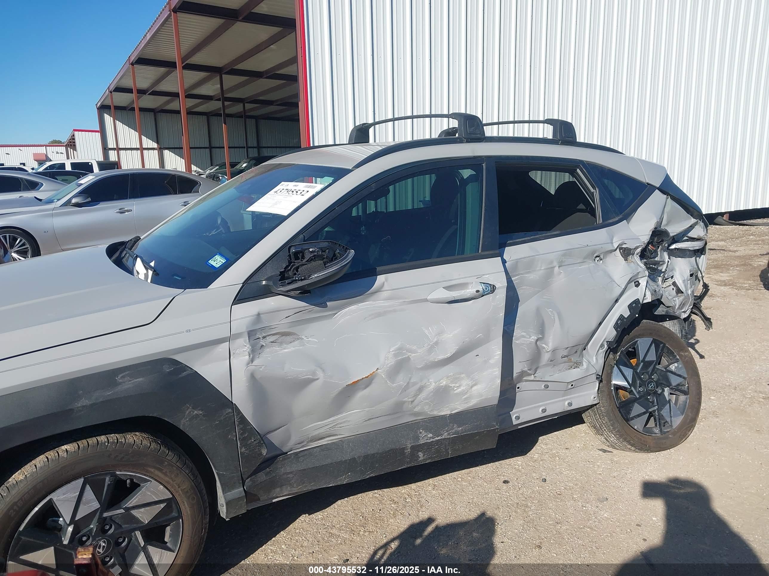 HYUNDAI KONA image 6